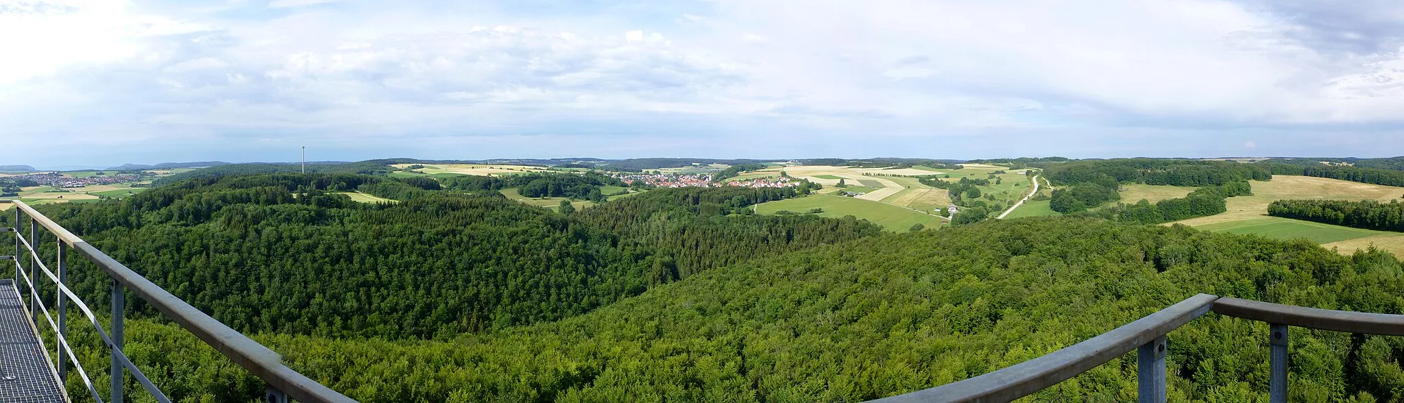 Photo showing: Panoramafoto vom Hursch-Turm mit Blick nach Nordosten; Bildmitte Zainingen, am linken Bildrand Römerstein-Böhringen