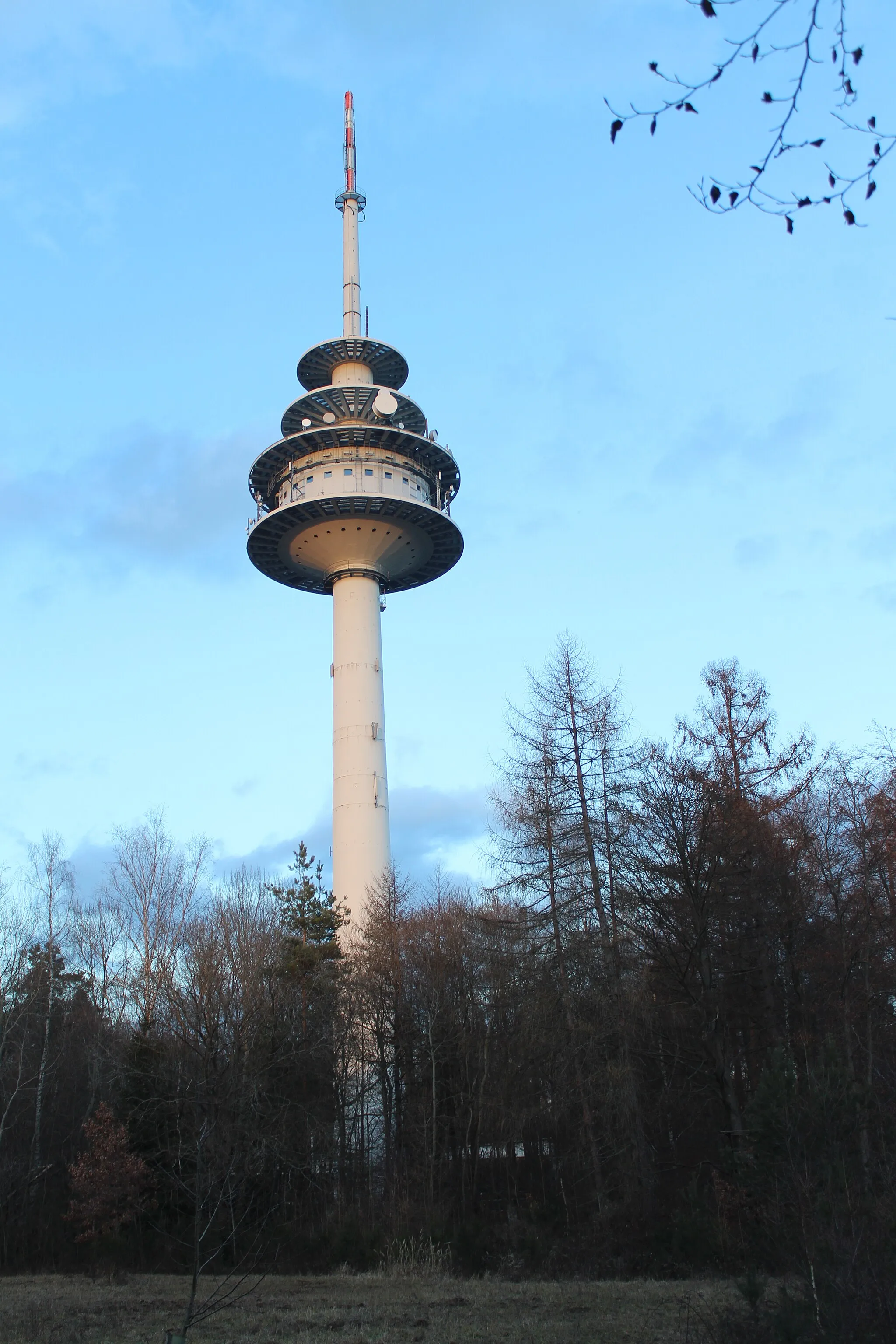 Photo showing: Fernmeldeturm Waldenbuch Camera location 48° 37′ 02.06″ N, 9° 08′ 37.46″ E View this and other nearby images on: OpenStreetMap 48.617238;    9.143739