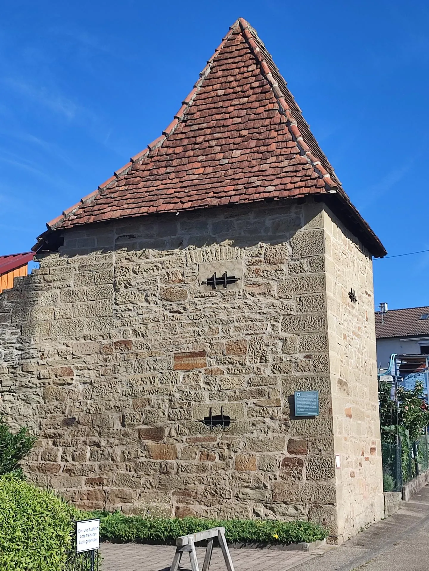 Photo showing: Turm, Teil der alten Ortsbefestigung von Ilsfeld, 15./16. Jh.