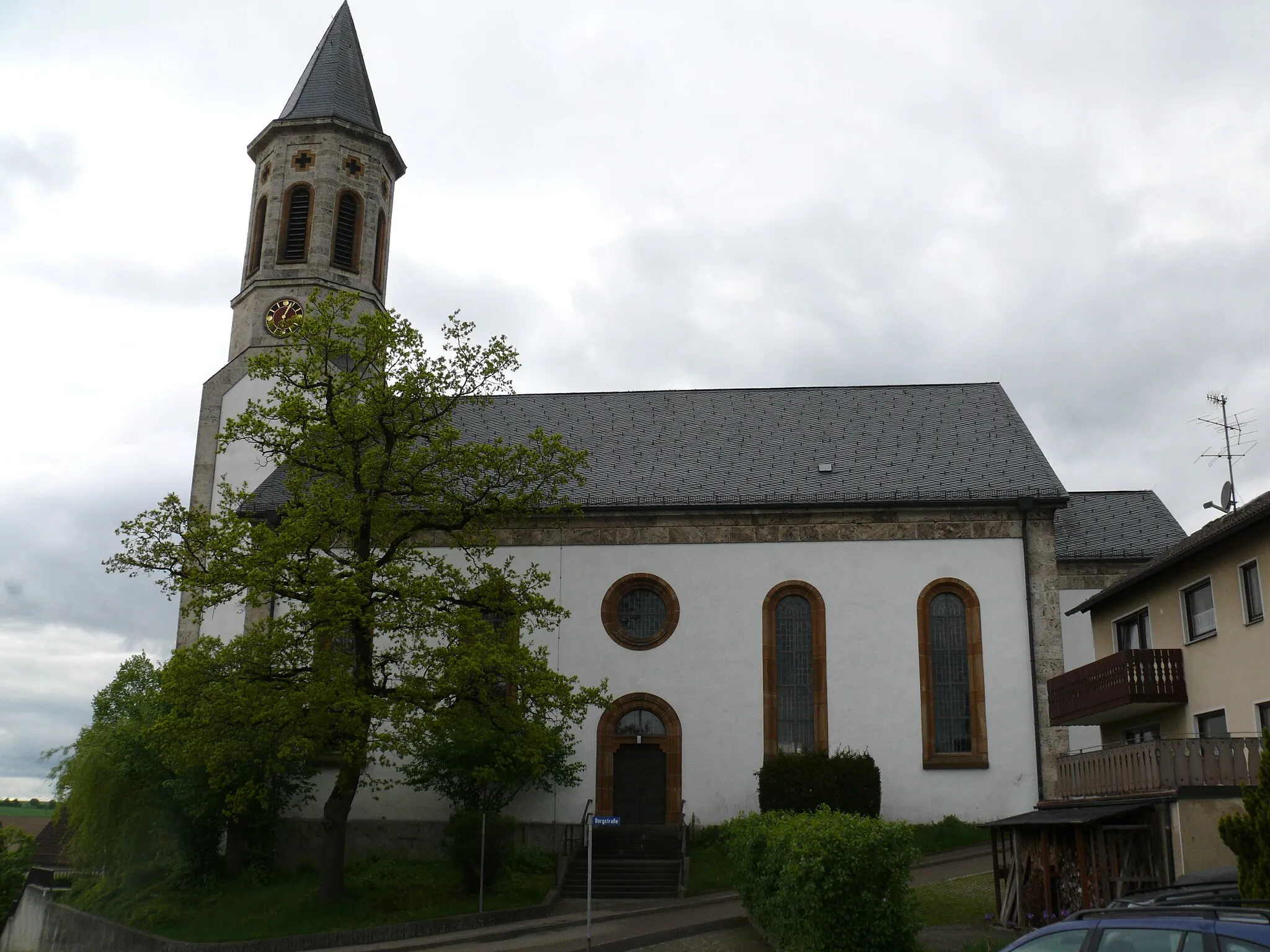 Photo showing: View of the Saint Martin’s Church in Söhnstetten (a district of Steinheim am Albuch, Baden-Württemberg, Germany), seen from the east, from the Jägerstraße.