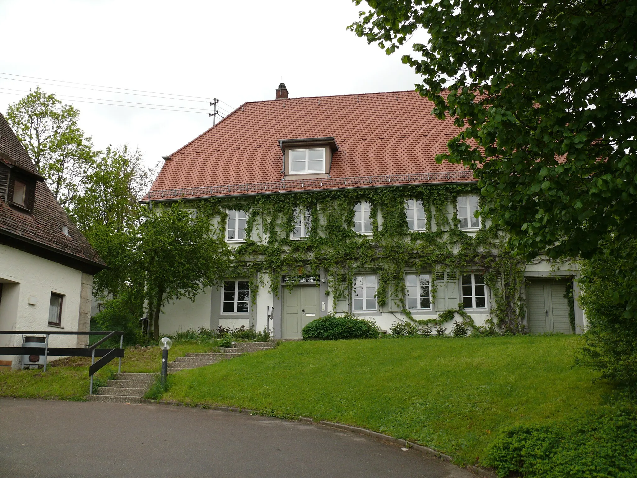 Photo showing: View of the protestant rectory in Söhnstetten (a district of w:Steinheim am Albuch, Baden-Württemberg, Germany), seen from south.
