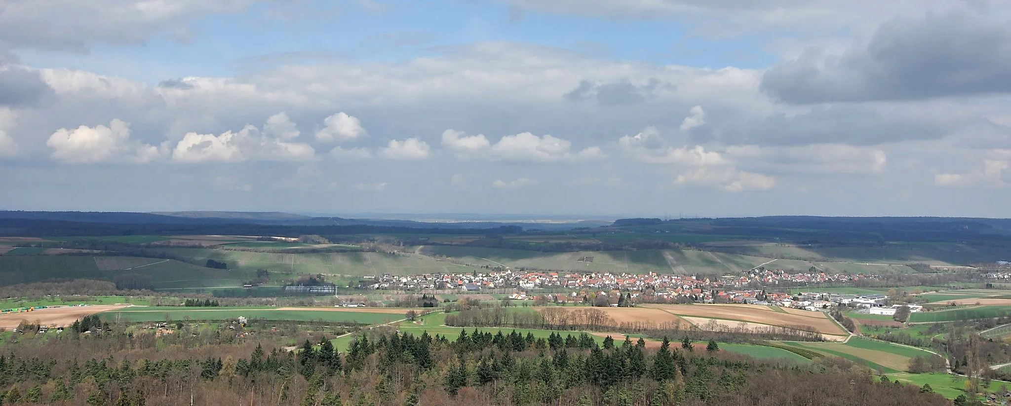 Photo showing: View from the Weißer Steinbruch (White Stonepit) over Pfaffenhofen and the landscape of the Zabergäu