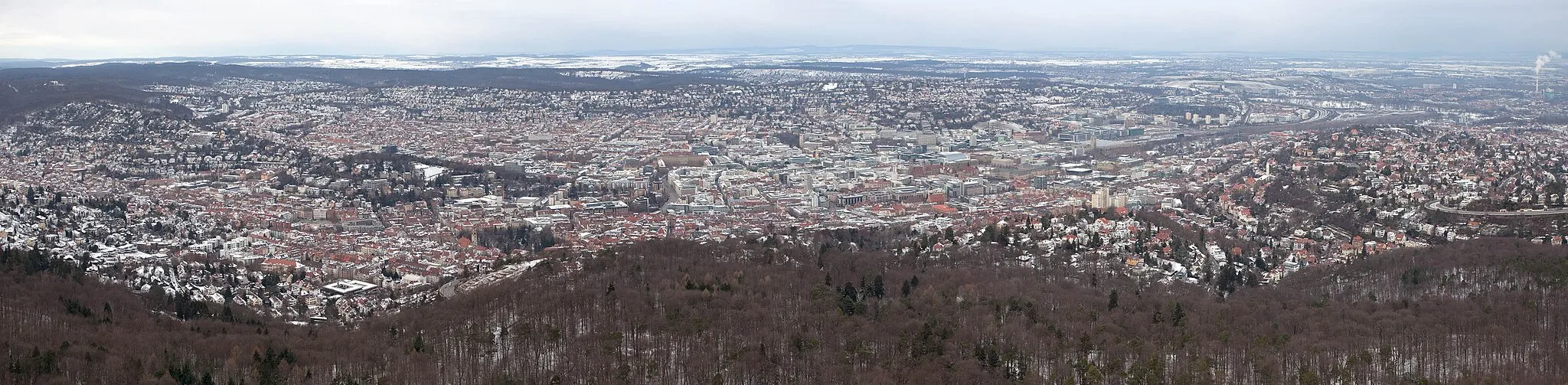 Photo showing: Stuttgart. Freihandpano, 5 horizontale Aufnahmen, Standpunkt: Fernsehturm Stuttgart