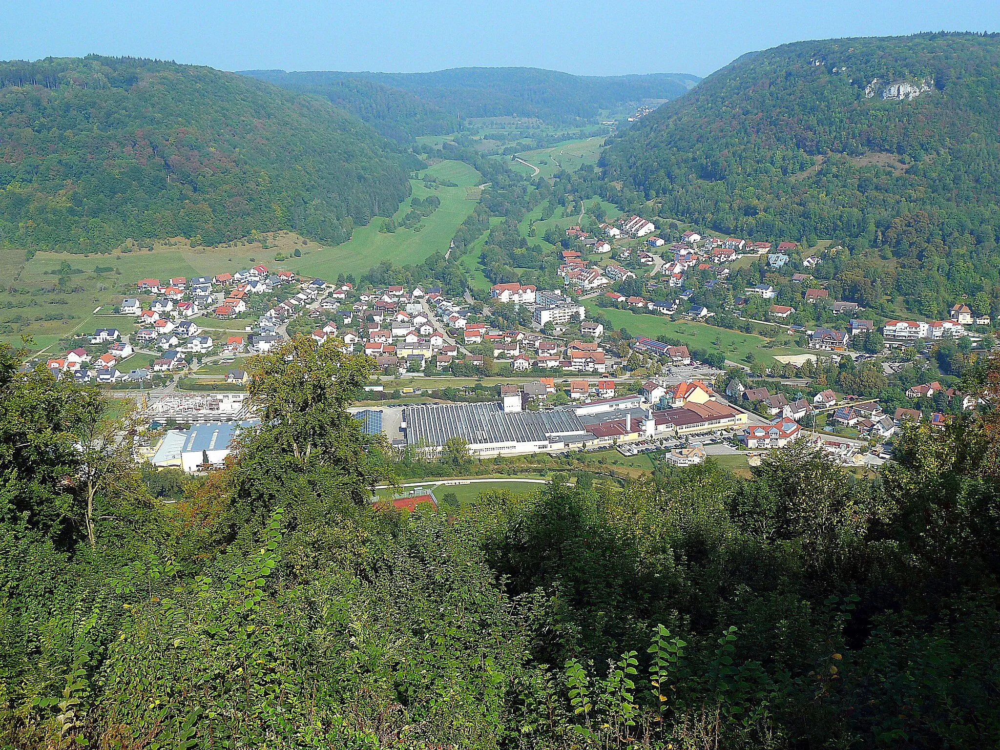 Photo showing: Blick von der Hiltenburg auf Bad Ditzenbach