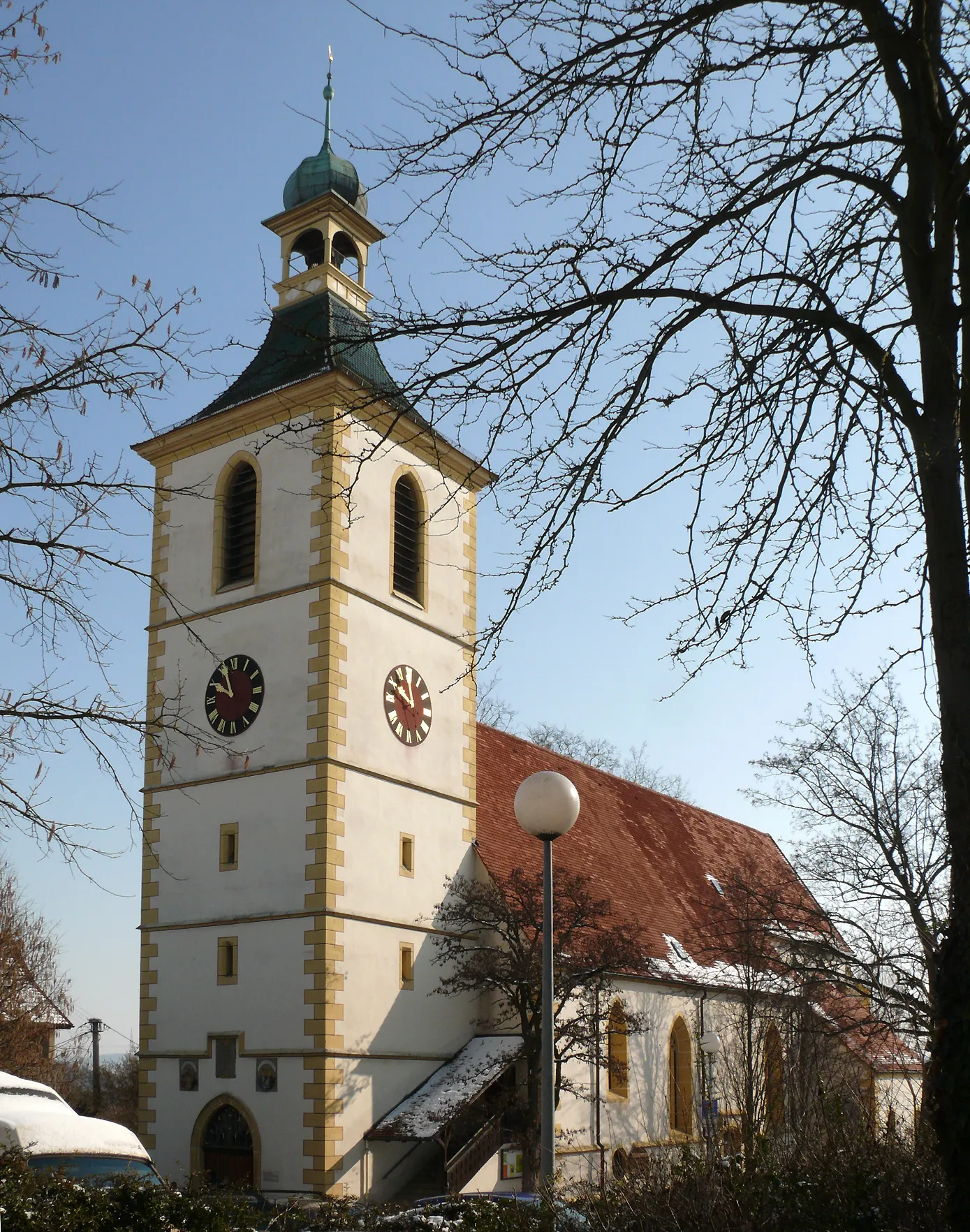 Photo showing: View of the Peter- und Pauls-Kirche (Saints Peter and Paul church) in Köngen, Baden-Württemberg, Germany, seen from the southwest in the light of a winter morning. Image slightly edited.