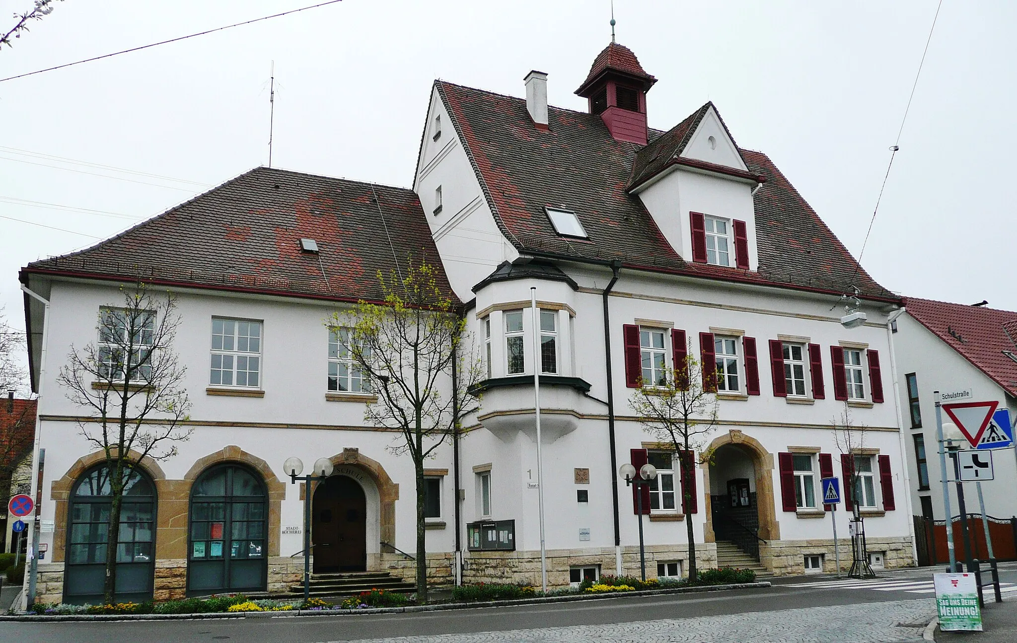 Photo showing: Ehemaliges Schul- und Rathaus in Oeffingen, erbaut 1911/1912.
