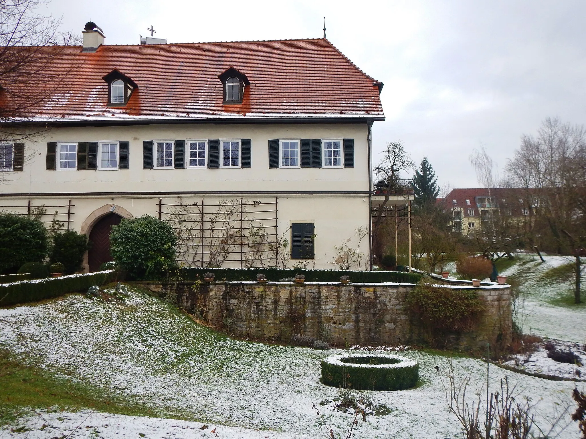 Photo showing: Ditizinger Schloss: Burganlage; ehem. Wasserschloss, 15:/16. Jh. mit späteren Veränderungen, Doppelflügelanlage, Wassergraben bis etwa 1880