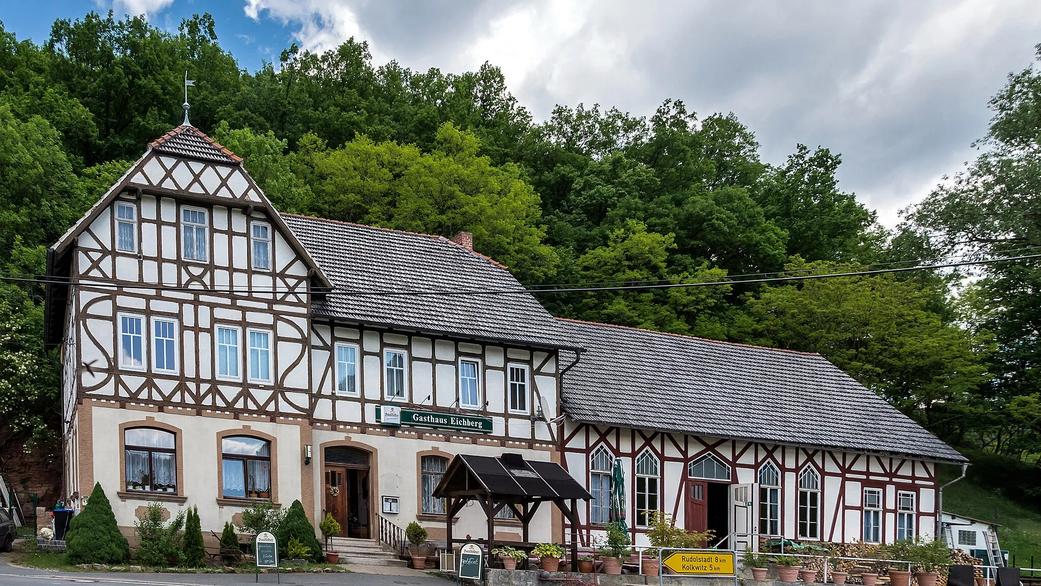 Photo showing: Denkmalgeschützter Gasthof in Langenschade Hausnummer 45,Gemeinde Unterwellenborn