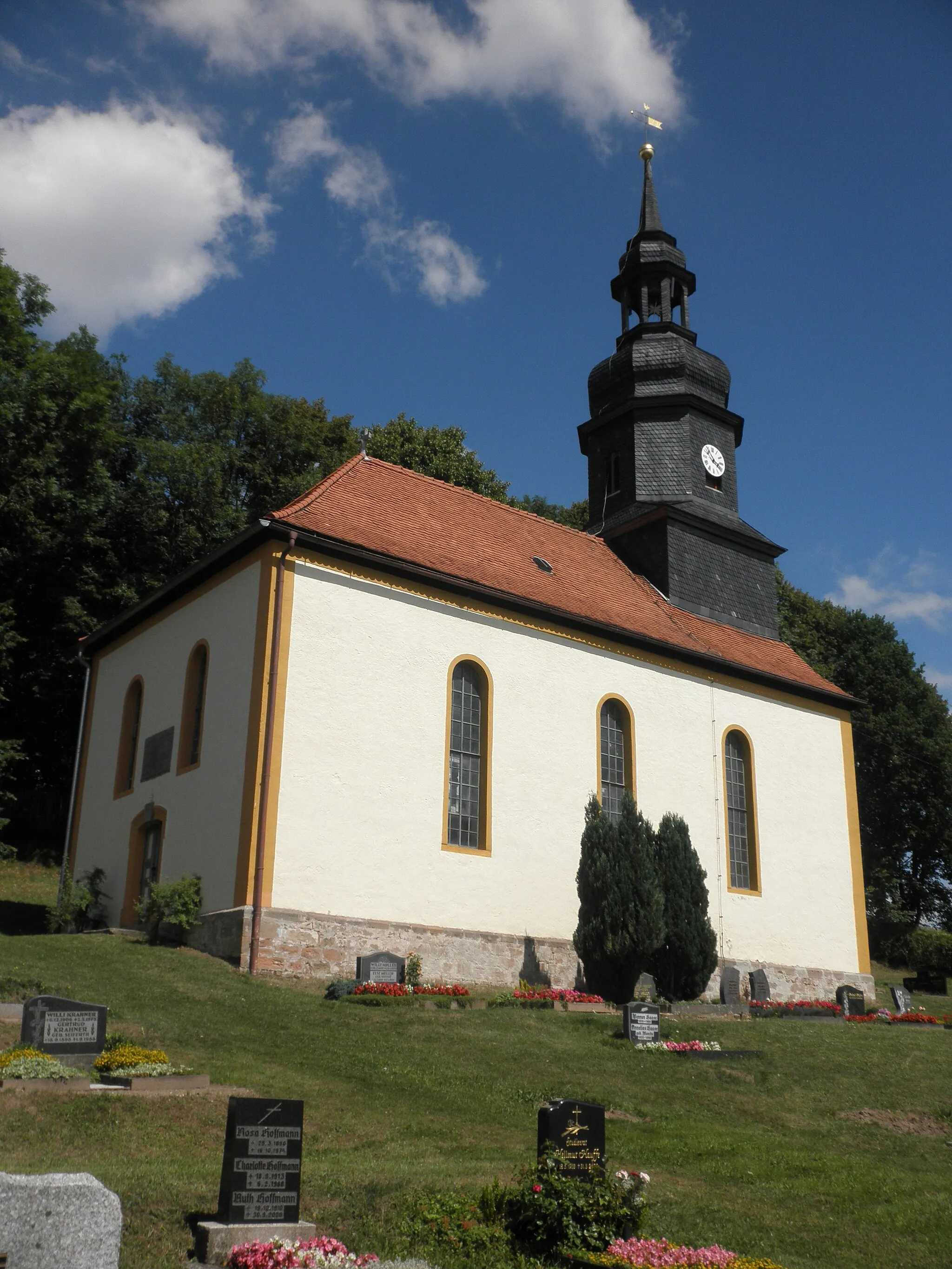 Photo showing: Church and Cemeteri in Pillingsdorf in Thuringia