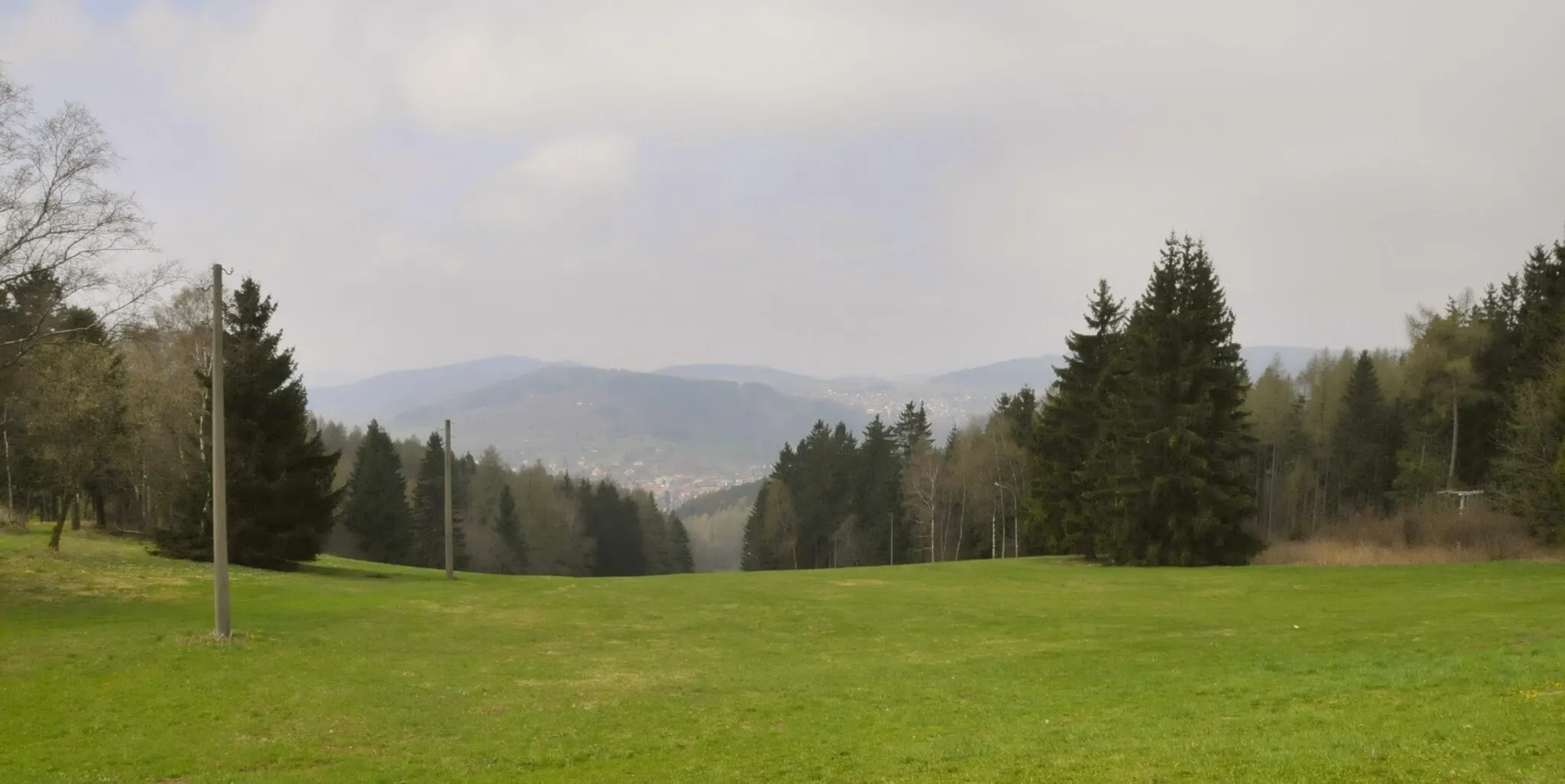 Photo showing: Blick vom Knüllfeld nach Steinbach-Hallenberg