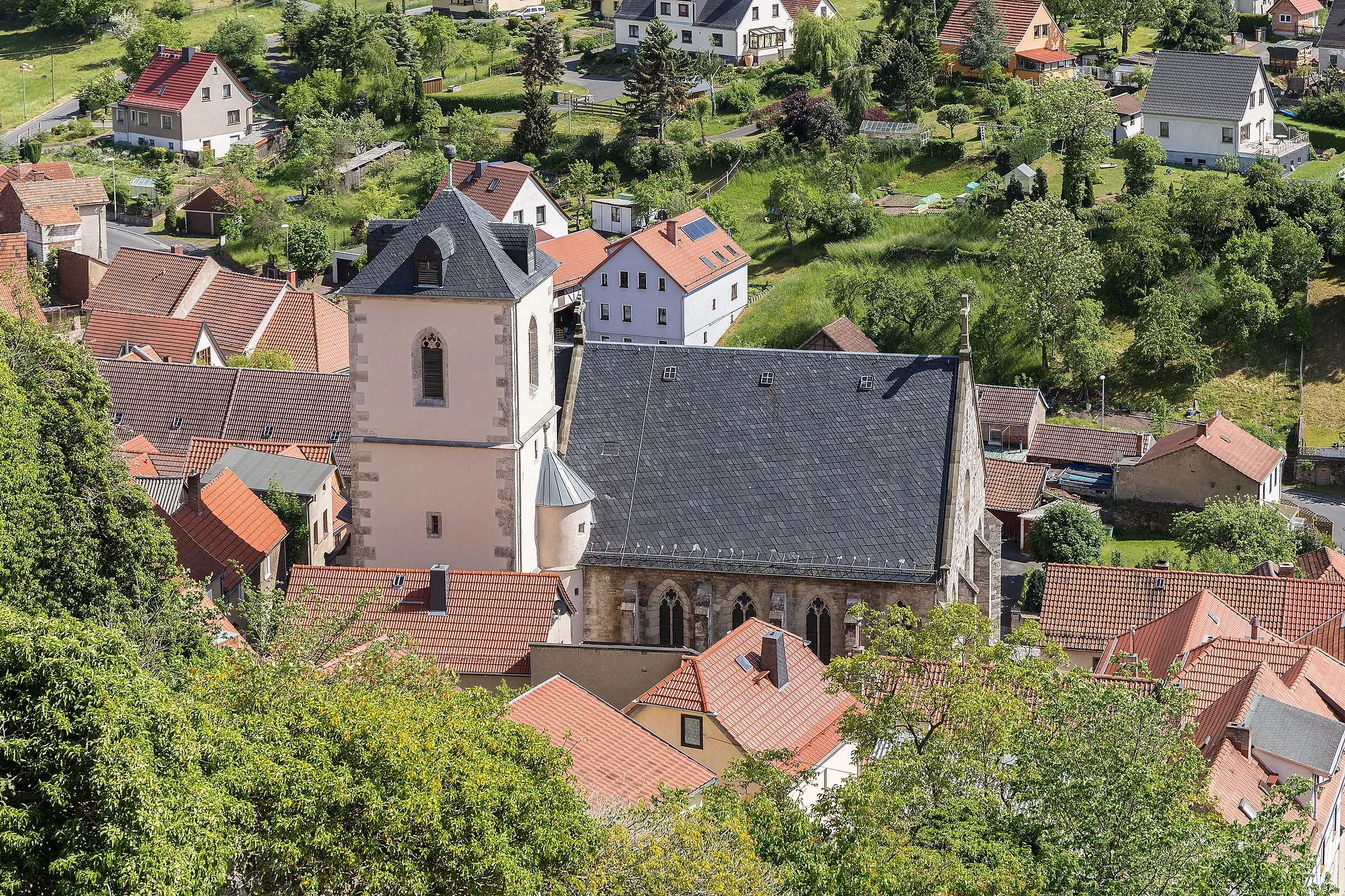 Photo showing: The Evangelical Church St. Margaret is located in the Thuringian town Ranis. View from the castle Ranis.