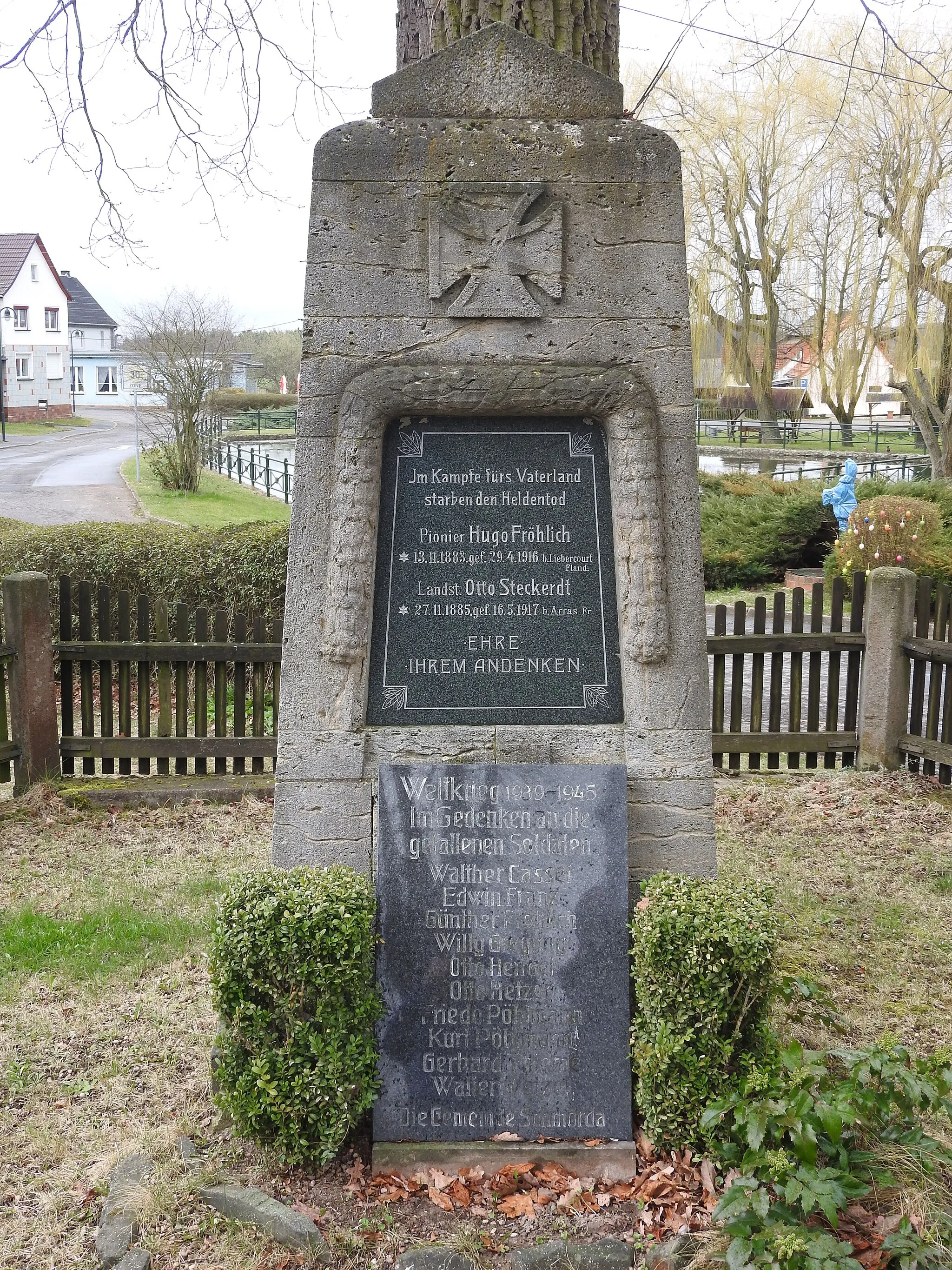 Photo showing: Kriegerdenkmal in Schmorda in Thüringen