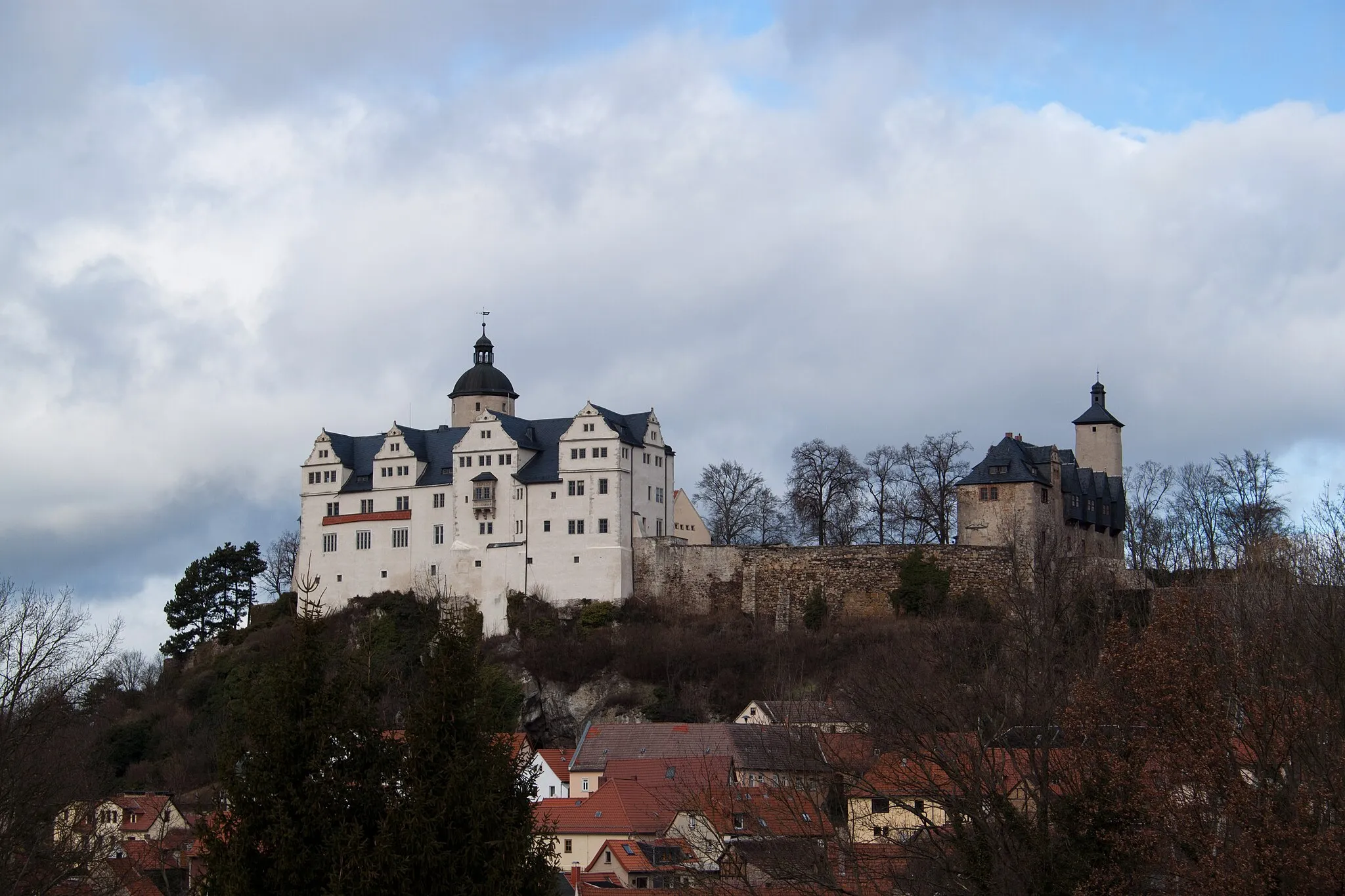 Photo showing: Die Burg Ranis von der Stadtwiese aus gesehen.