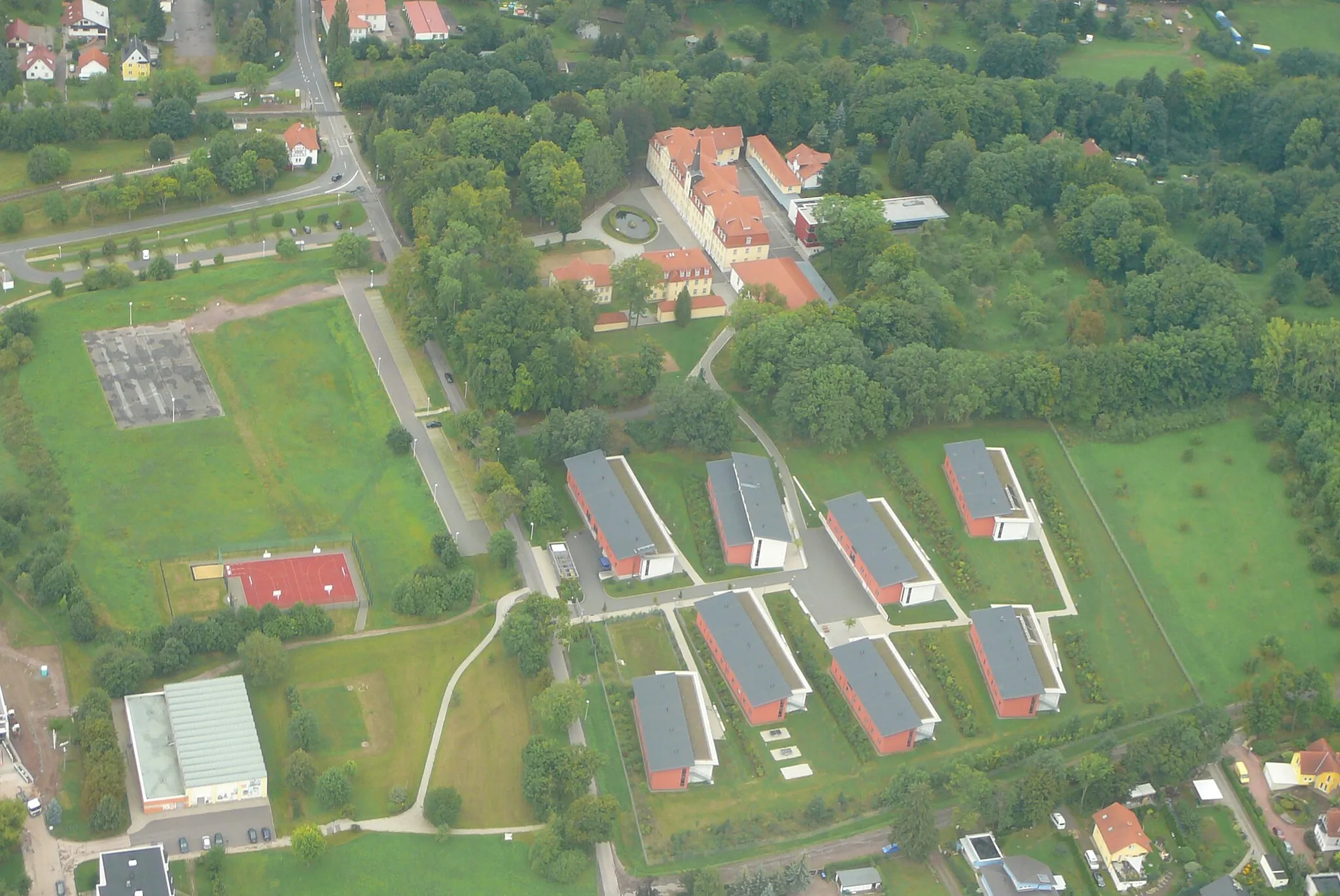 Photo showing: Aerial view of the Salzmannschule boarding school and the dormitory buildings.