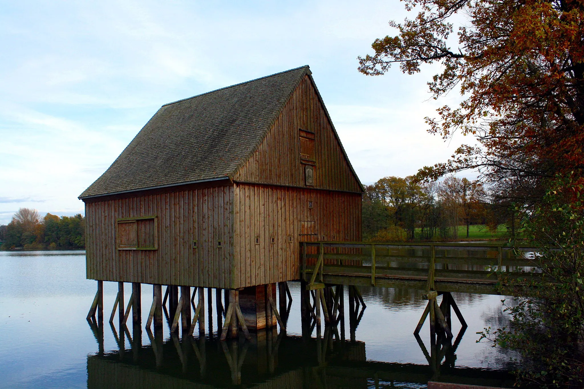 Photo showing: Lake dwelling in Plothen near Schleiz/Thuringia