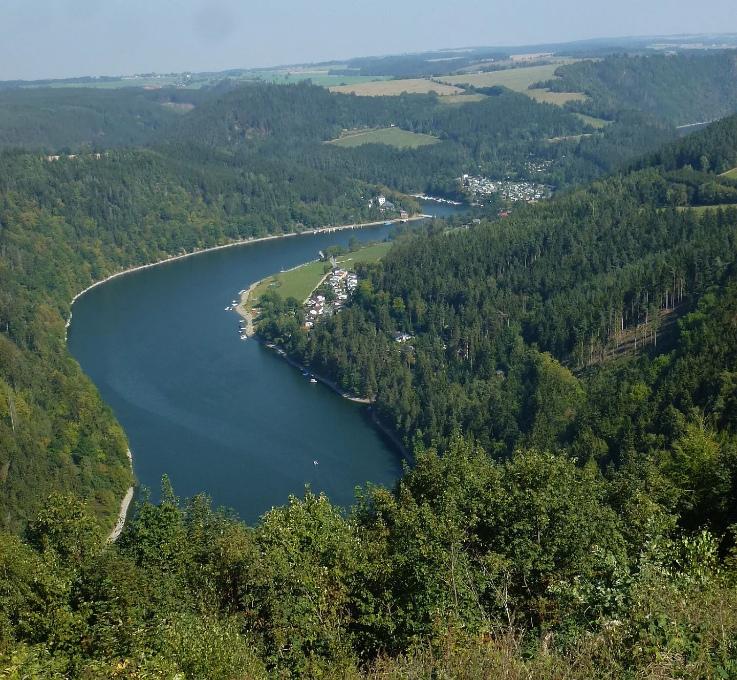 Photo showing: Blick auf die Hohenwarte-Talsperre von der Hohen Leite