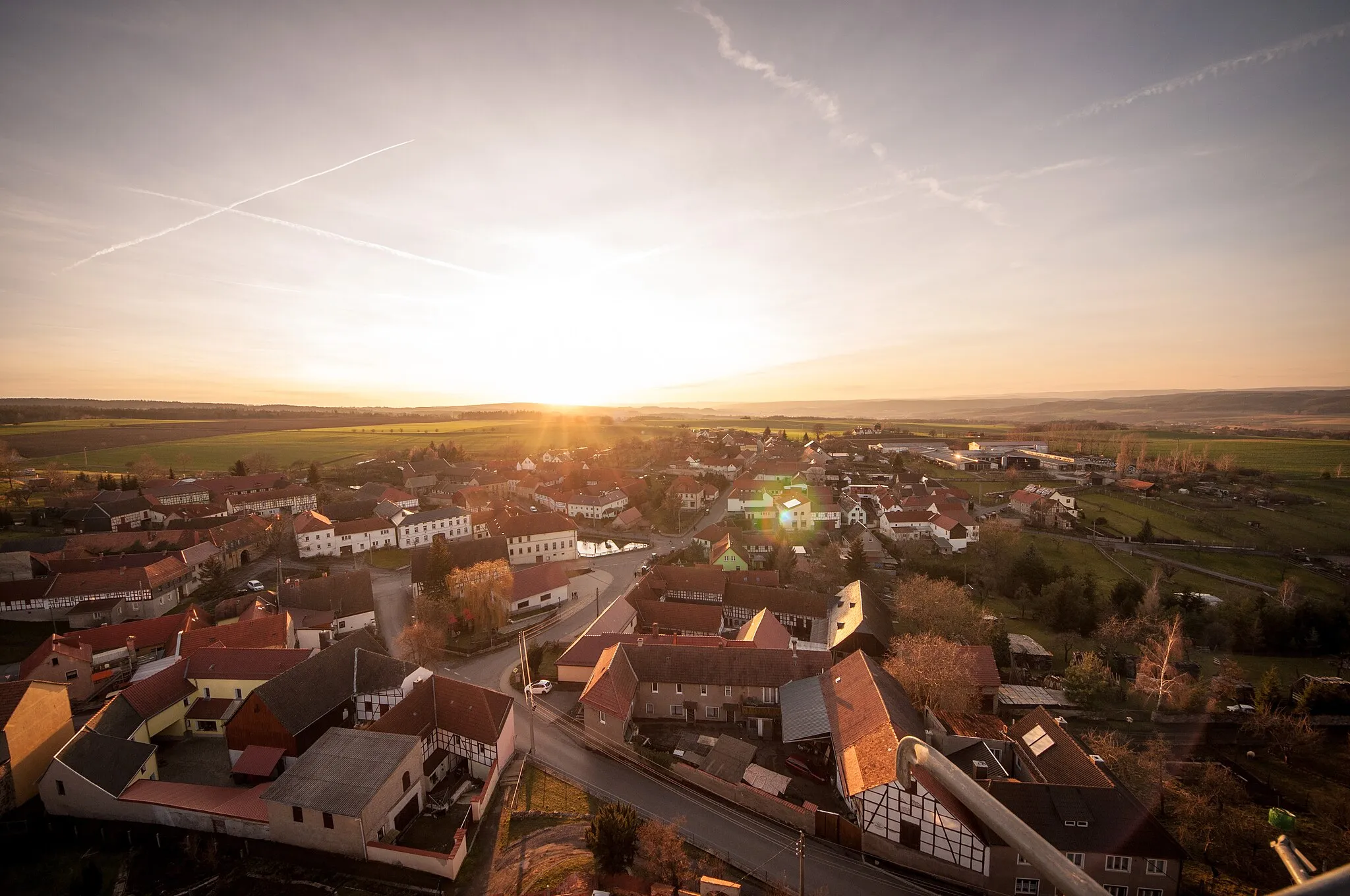 Photo showing: Blick in die Dorfmitte von Weira vom Weiraer Kirchturm