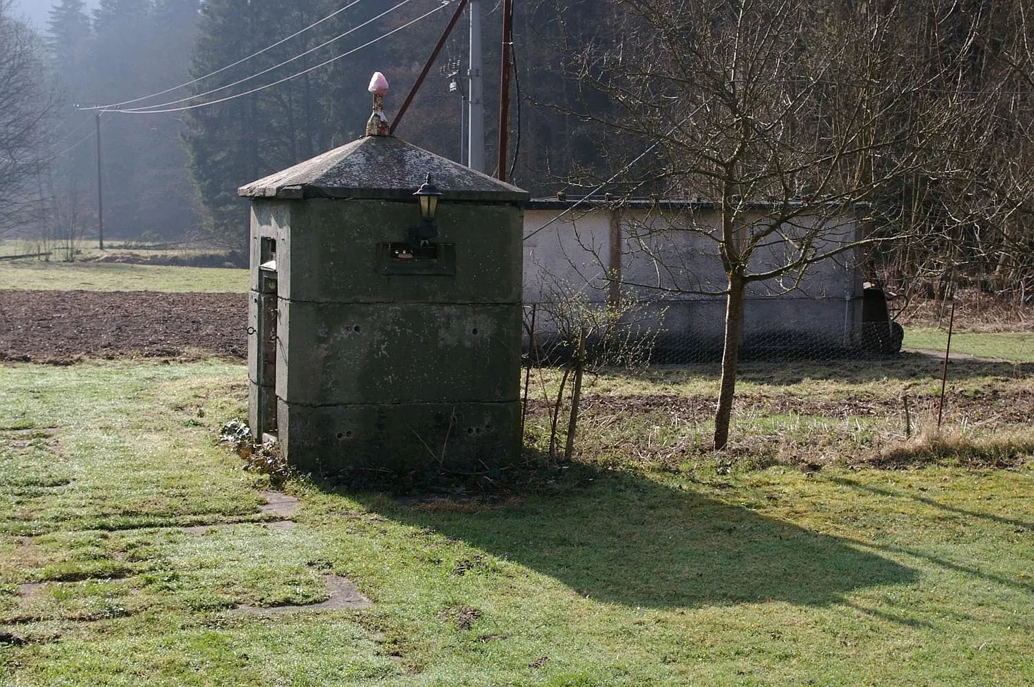 Photo showing: Demobbed old one-man bunker of the GDR army at Zschachenmühle, Thuringia