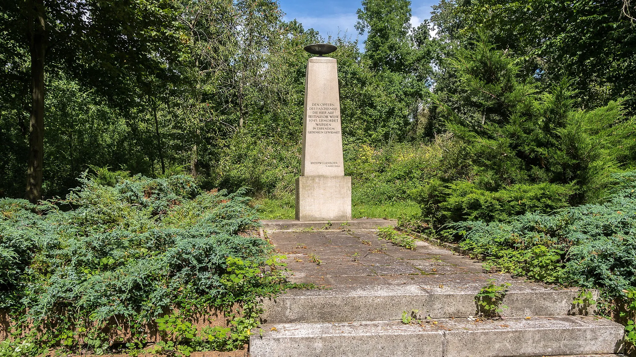 Photo showing: Unterwellenborn Ortsteil Röblitz  Ehrenhain für die OdF in der Pfaffe