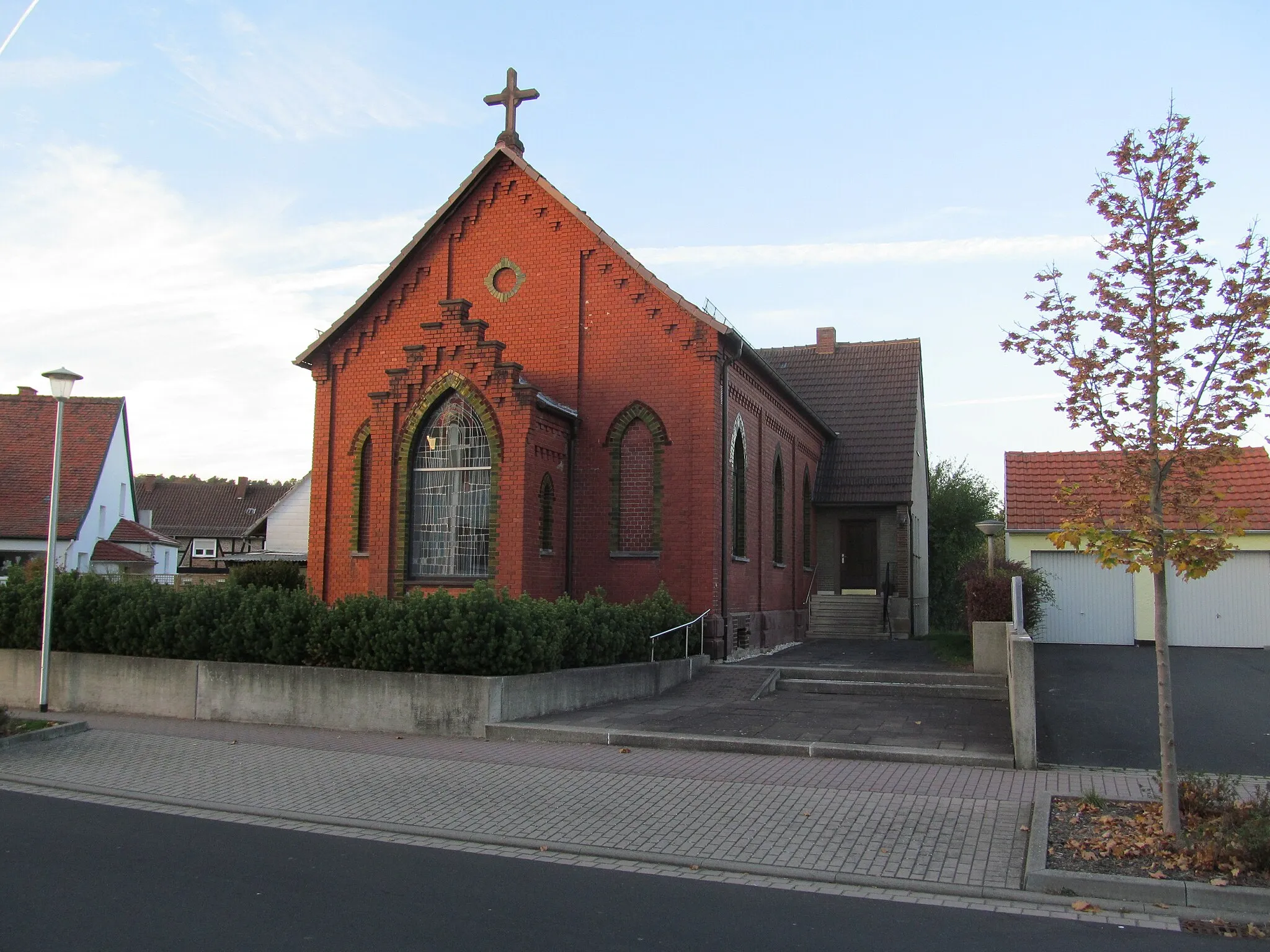 Photo showing: Kirche am Auweg 13 in Wildeck-Obersuhl