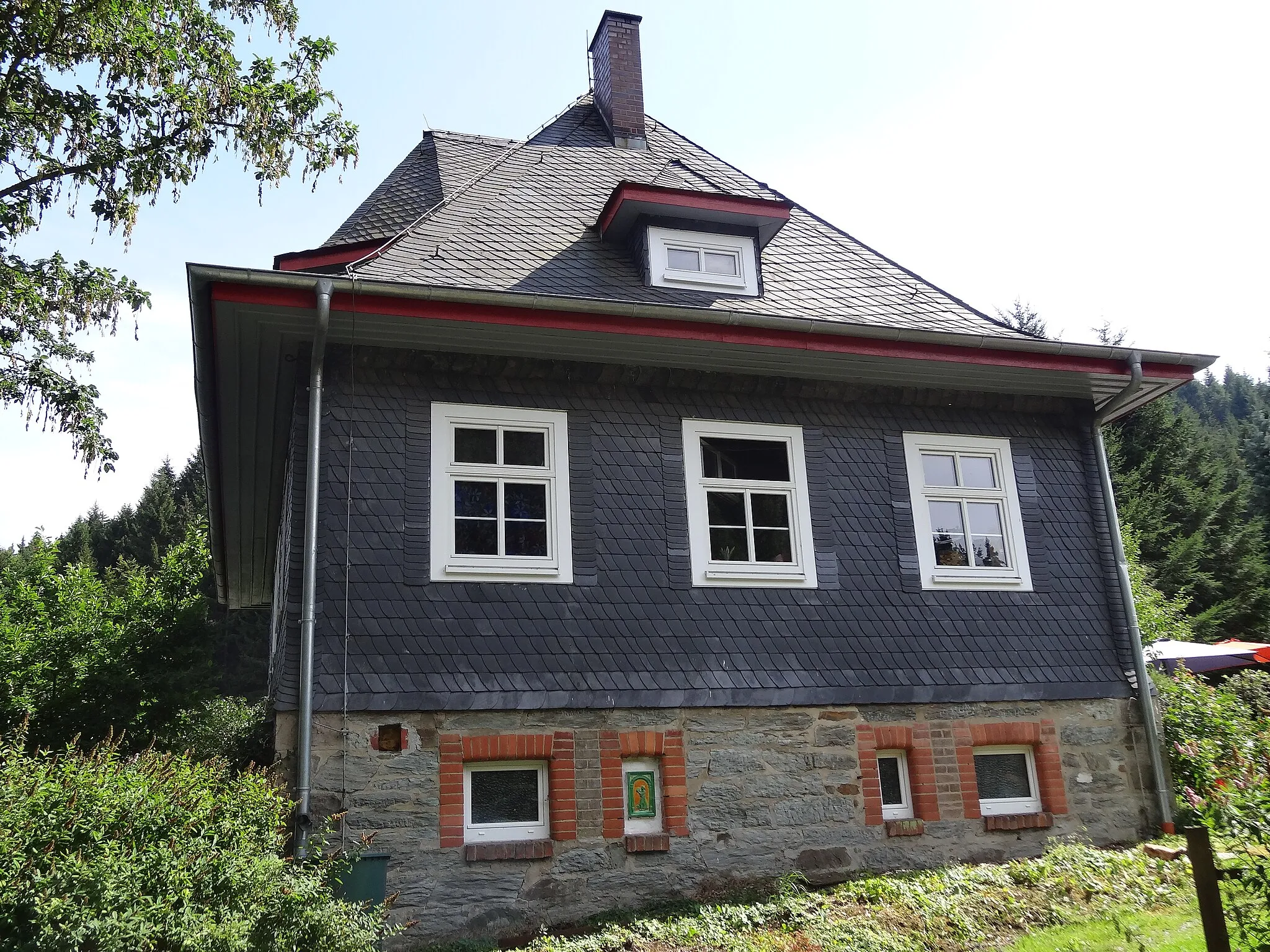 Photo showing: Slate walls in Pippelsdorf, Thuringia, Germany