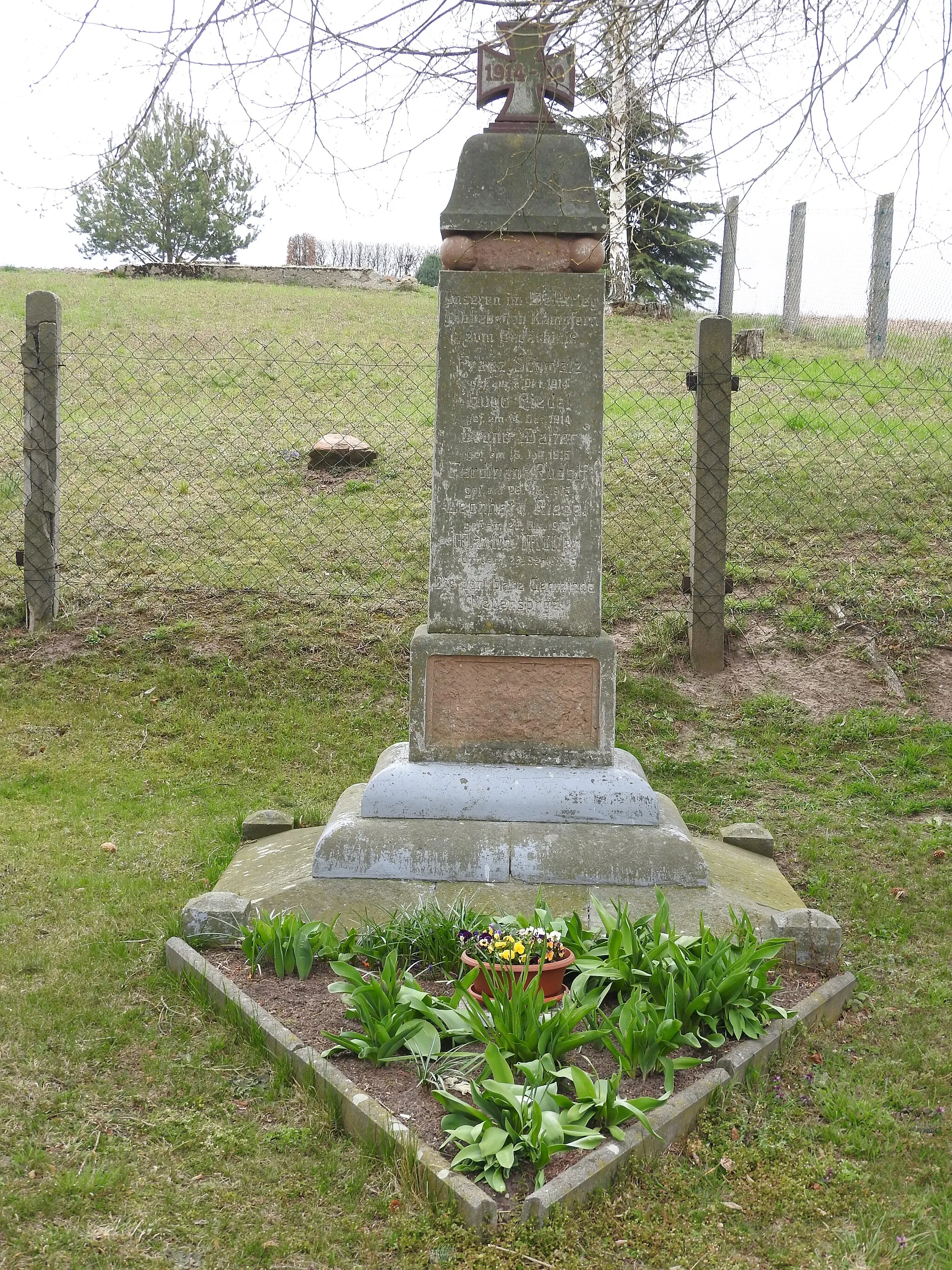 Photo showing: Kriegerdenkmal in Neuensorga in Thüringen