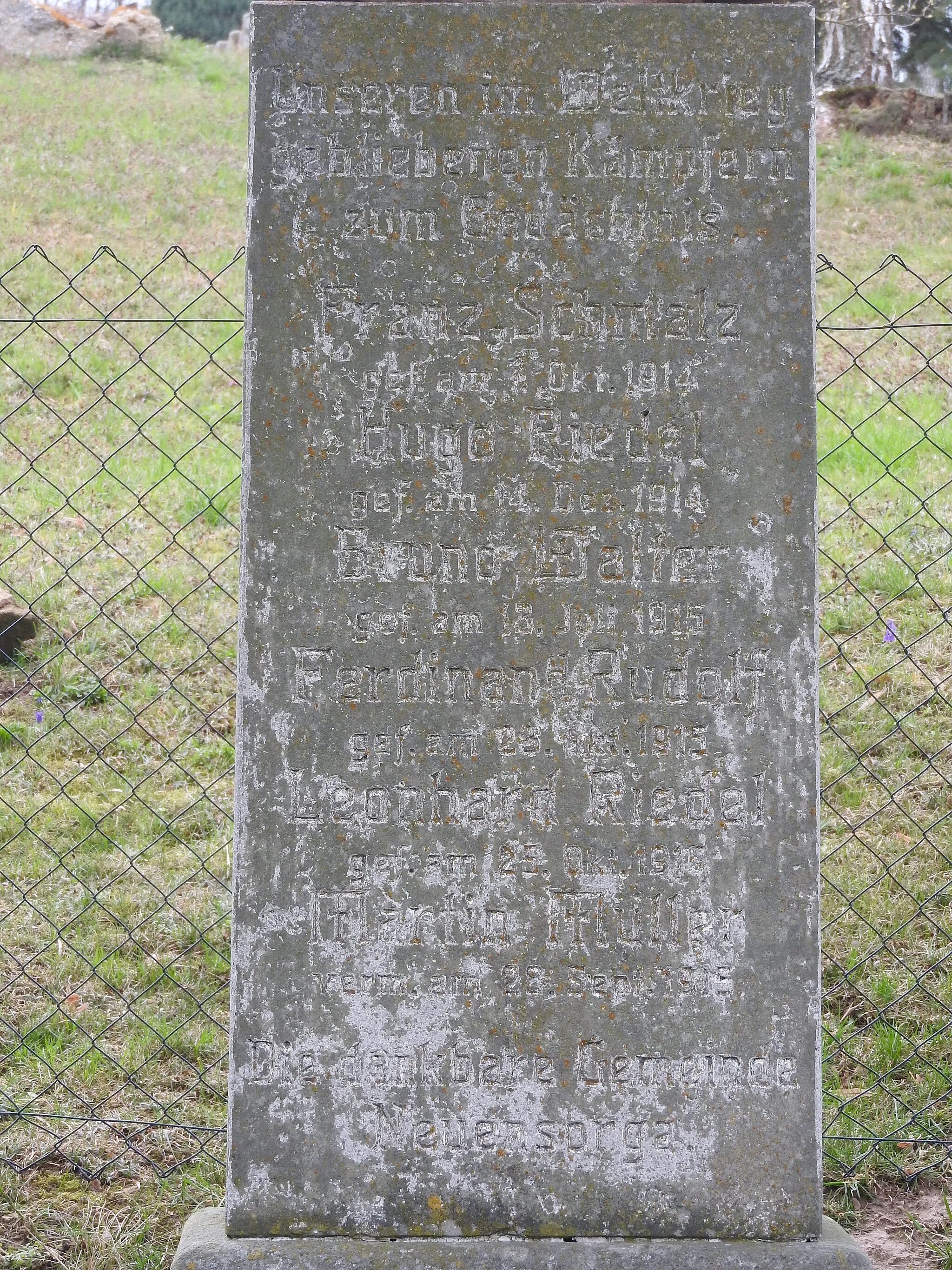 Photo showing: Kriegerdenkmal in Neuensorga in Thüringen