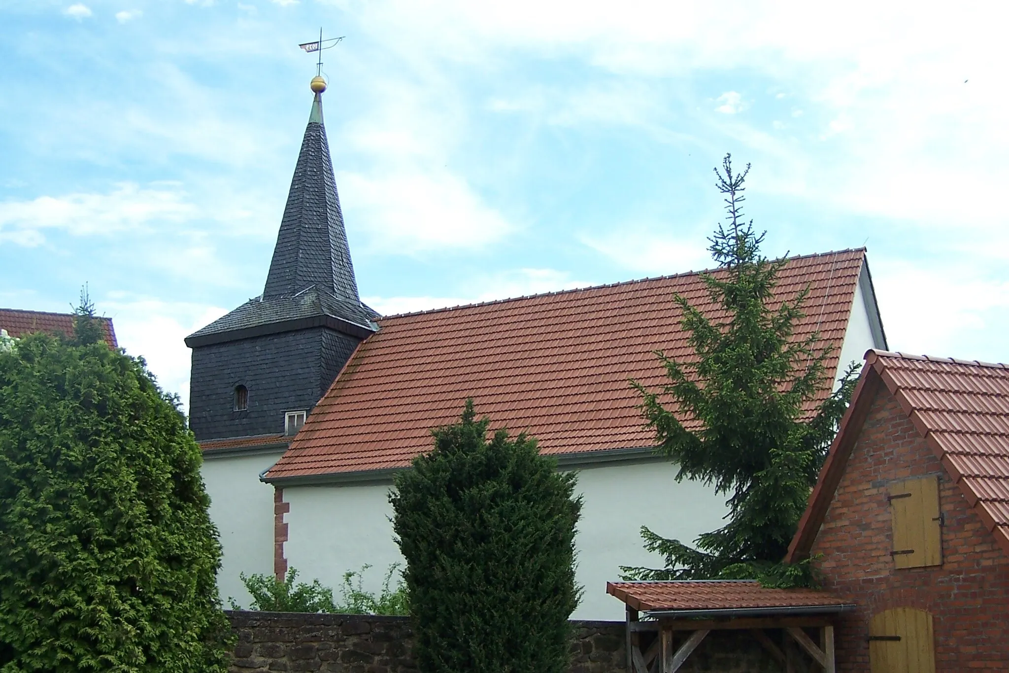 Photo showing: Die Südansicht der Johanneskirche in Bernshausen.