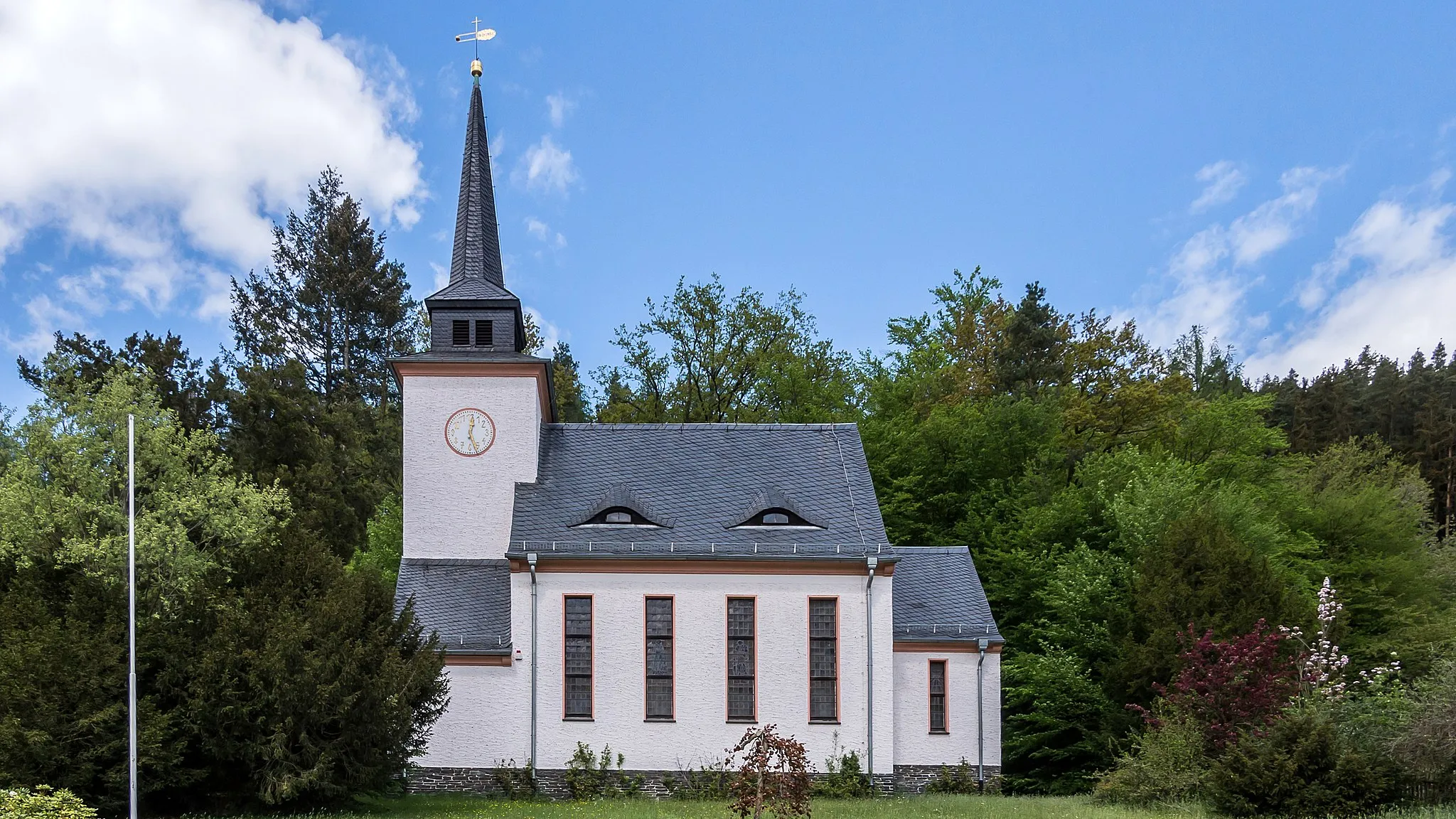 Photo showing: Hohenwarte   Preßwitzer Straße 5    Kirche mit Ausstattung, Grundstück und Einfriedung   Bestandteil Denkmalensemble "Siedlung Hohenwarte"