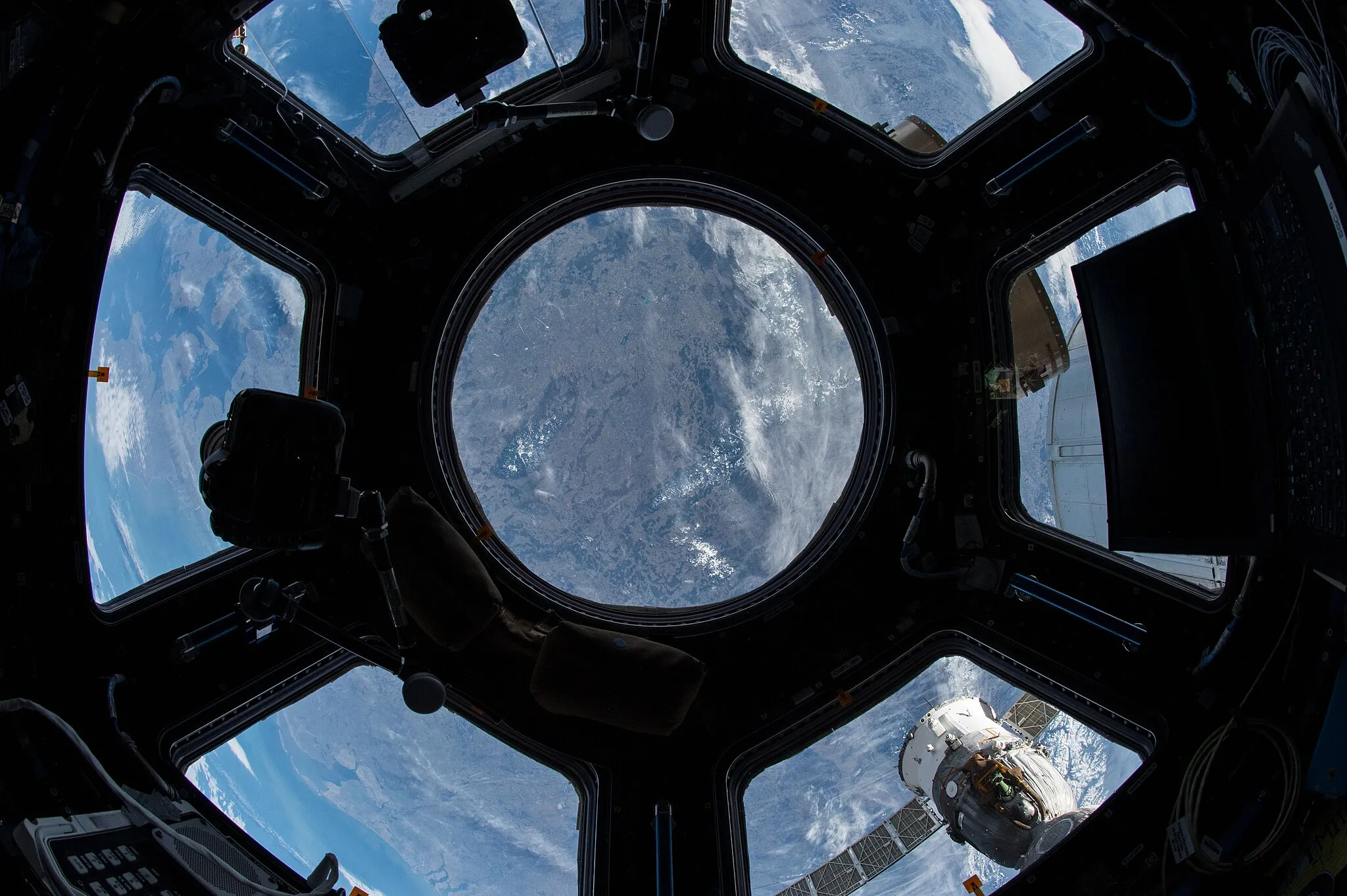 Photo showing: View of Earth taken during ISS Expedition 42.