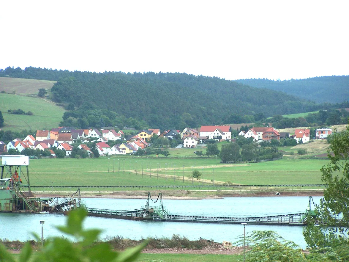 Photo showing: Dippach, the westend settlement: Neuer Weg, Lindenstrasse, Feldstrasse, Unter dem Bornberg, Wolfsgasse and Abterodaer Weg.