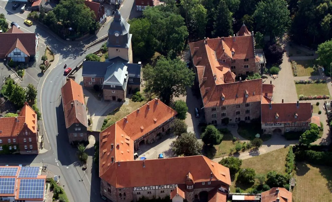 Photo showing: Schloss Augustenau mit Burgkirche