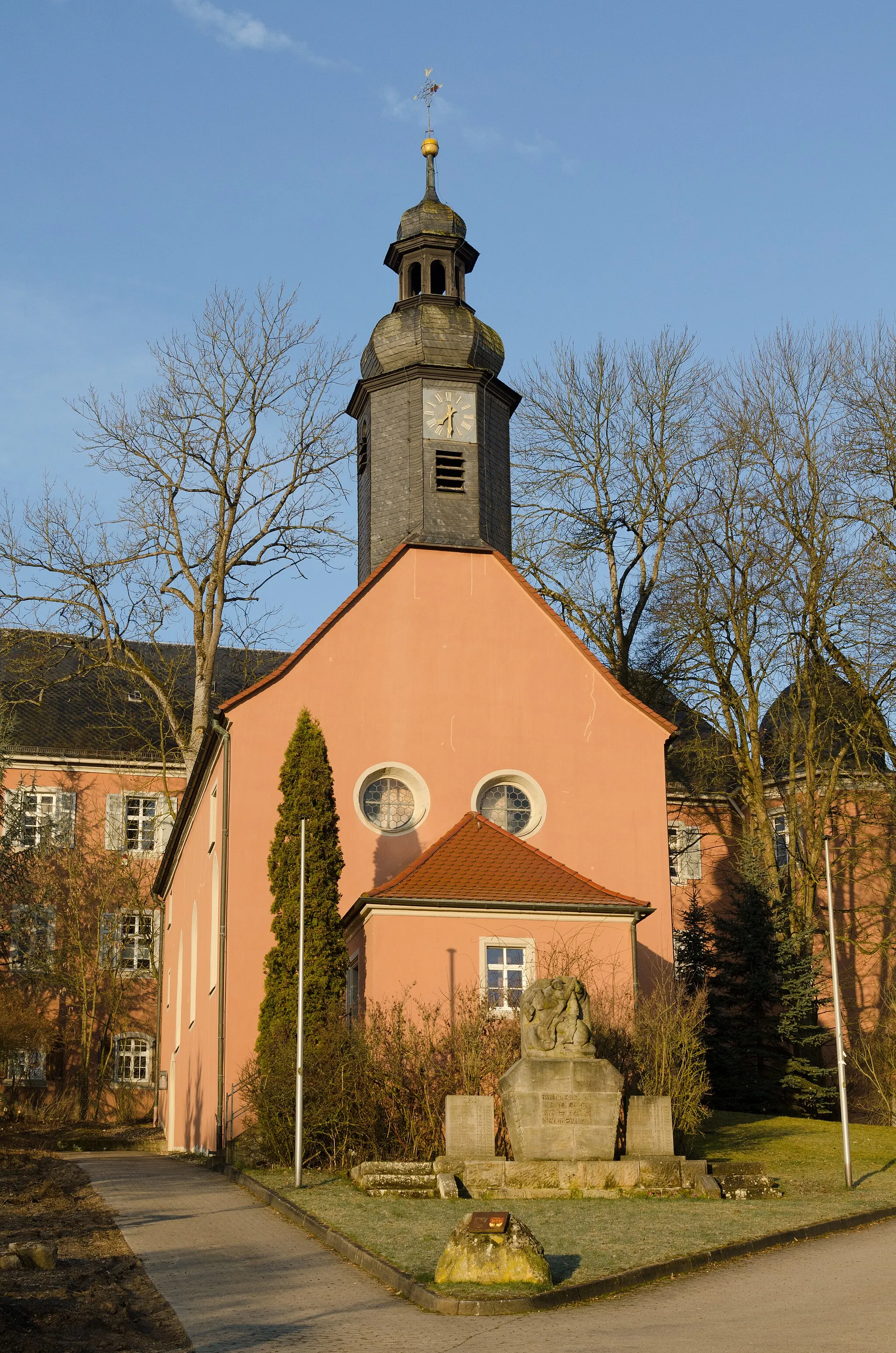 Photo showing: Saal an der Saale, Waltershausen, Kirche und Schloß
