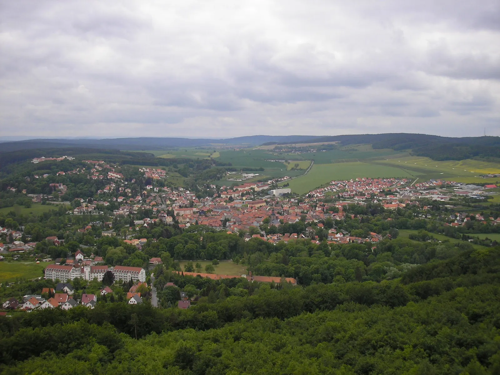 Photo showing: Blick über die Stadt Bad Berka (Thüringen) vom Paulinenturm aus.
