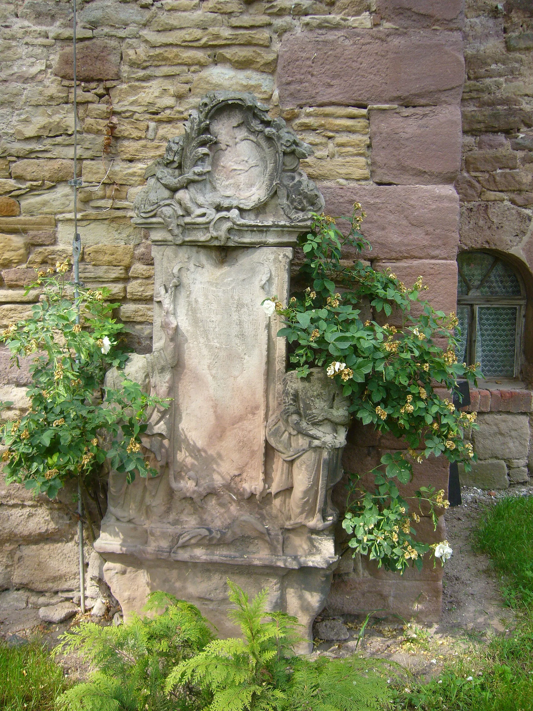 Photo showing: Grave in Ritteburg, Kyffhäuser region, Germany