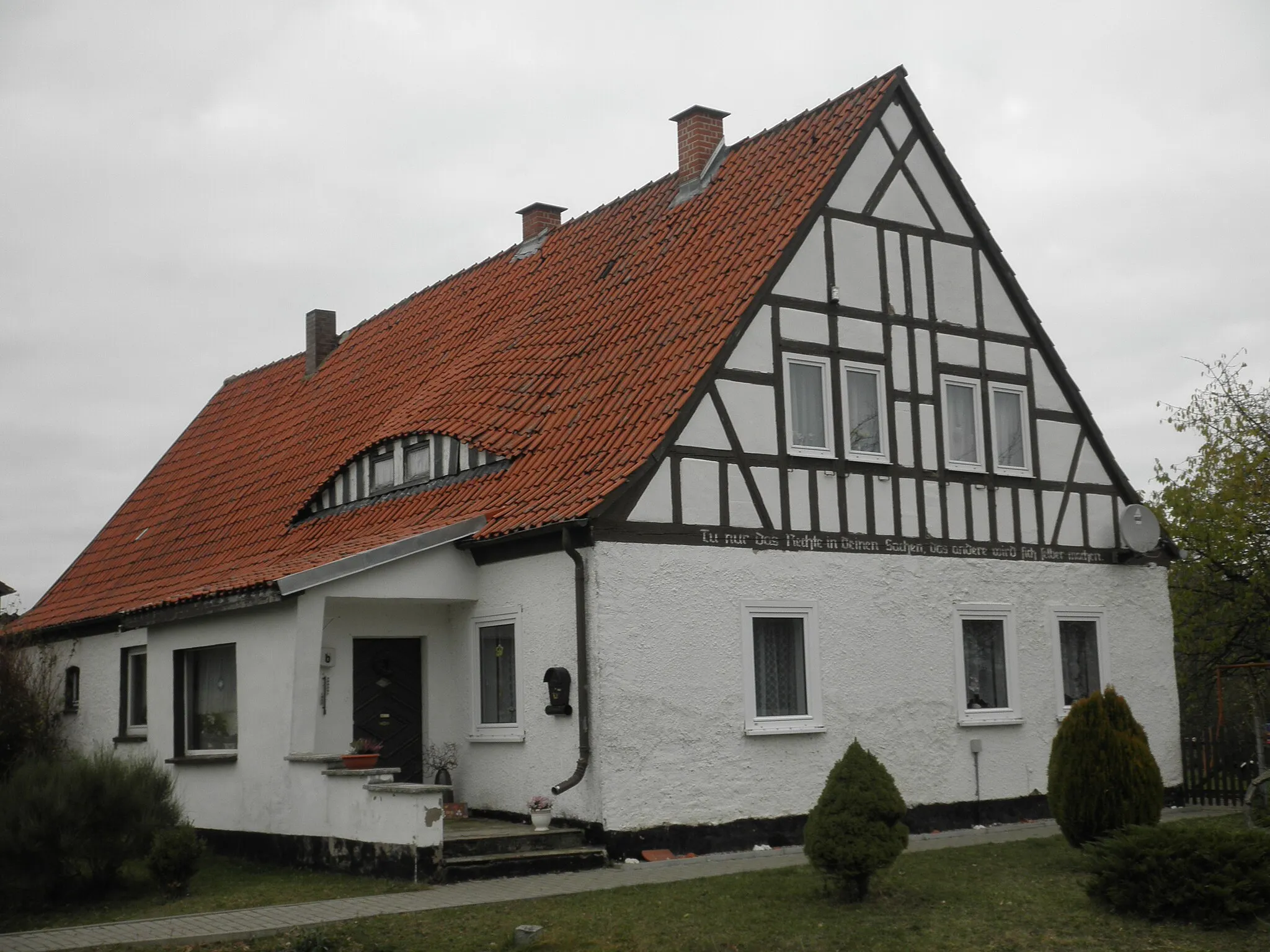 Photo showing: Housing estate in Peukendorf (Helbedündorf) in Thuringia