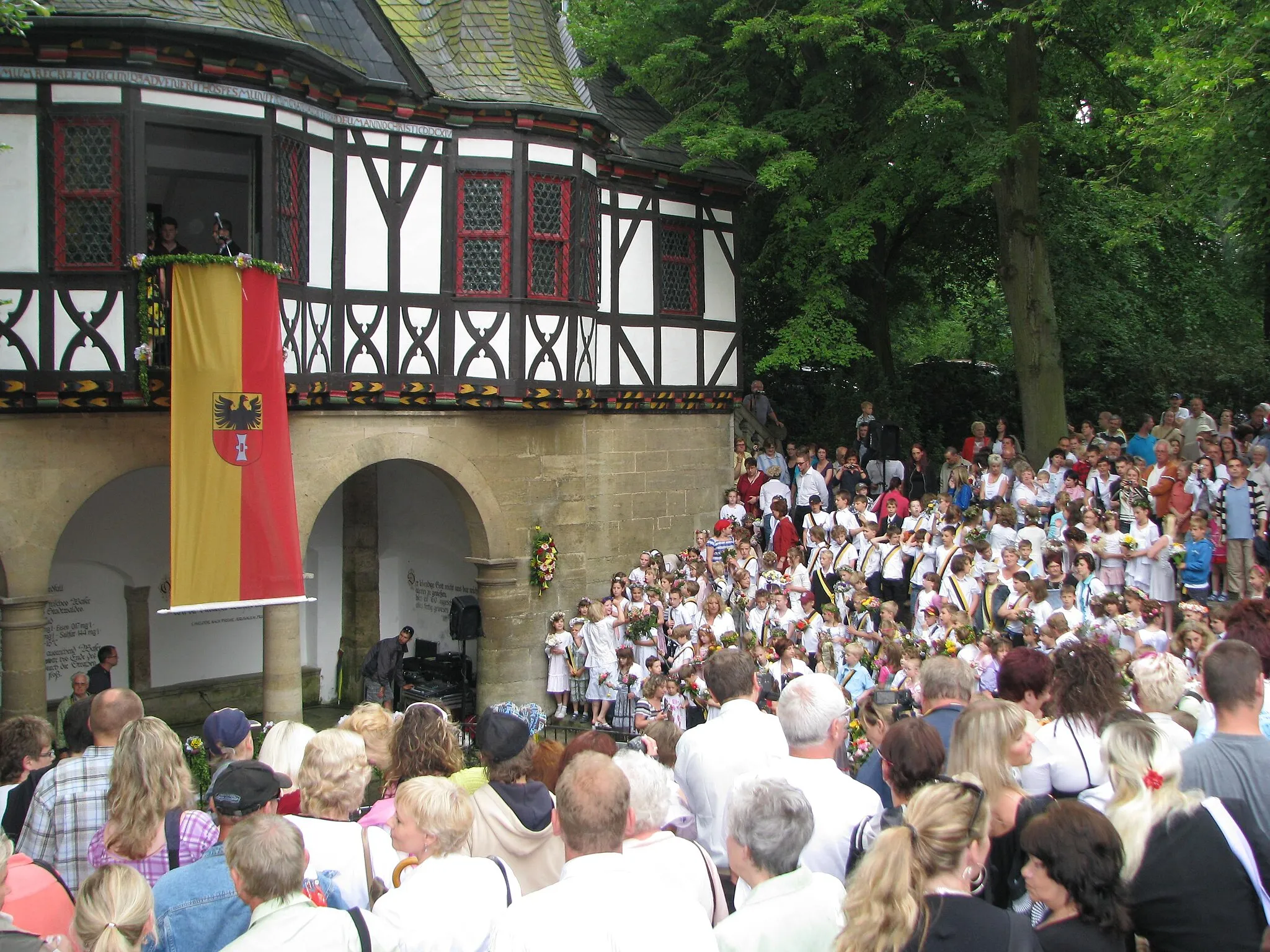Photo showing: Brunnenfest 2010 an der Popperöder Quelle, ausgerichtet von der Mühlhäuser Martini-Grundschule.