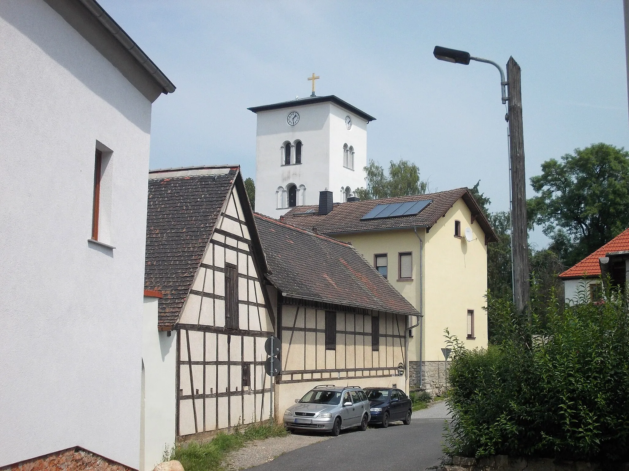 Photo showing: Berggasse in Bad Köstritz (Greiz district, Thuringia) with St. Leonard's Church in the background