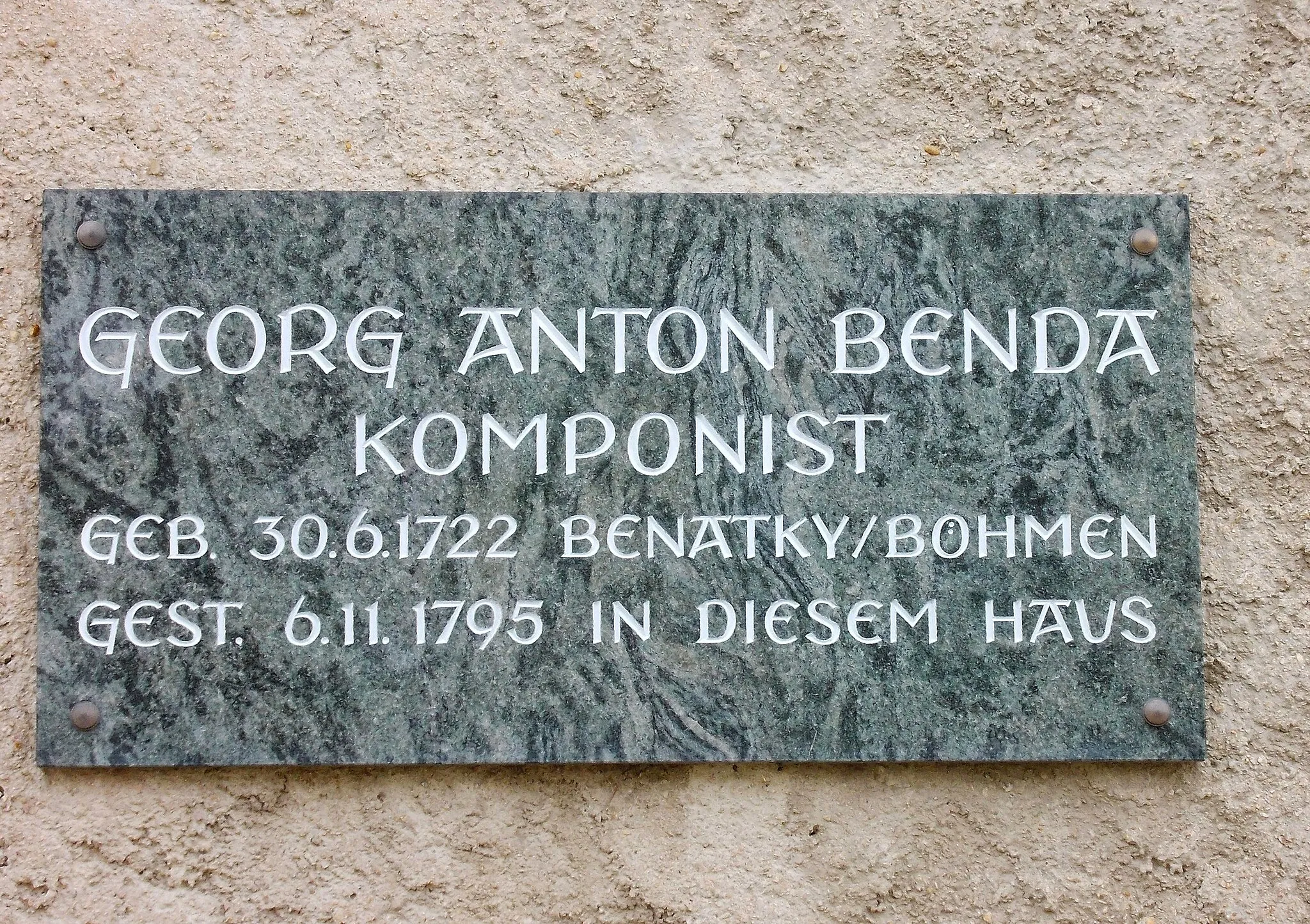 Photo showing: Plaque at No. 5, Berggasse in Bad Köstritz (Greiz district, Thuringia), the house where the composer Georg Anton Benda spent the last years of his life