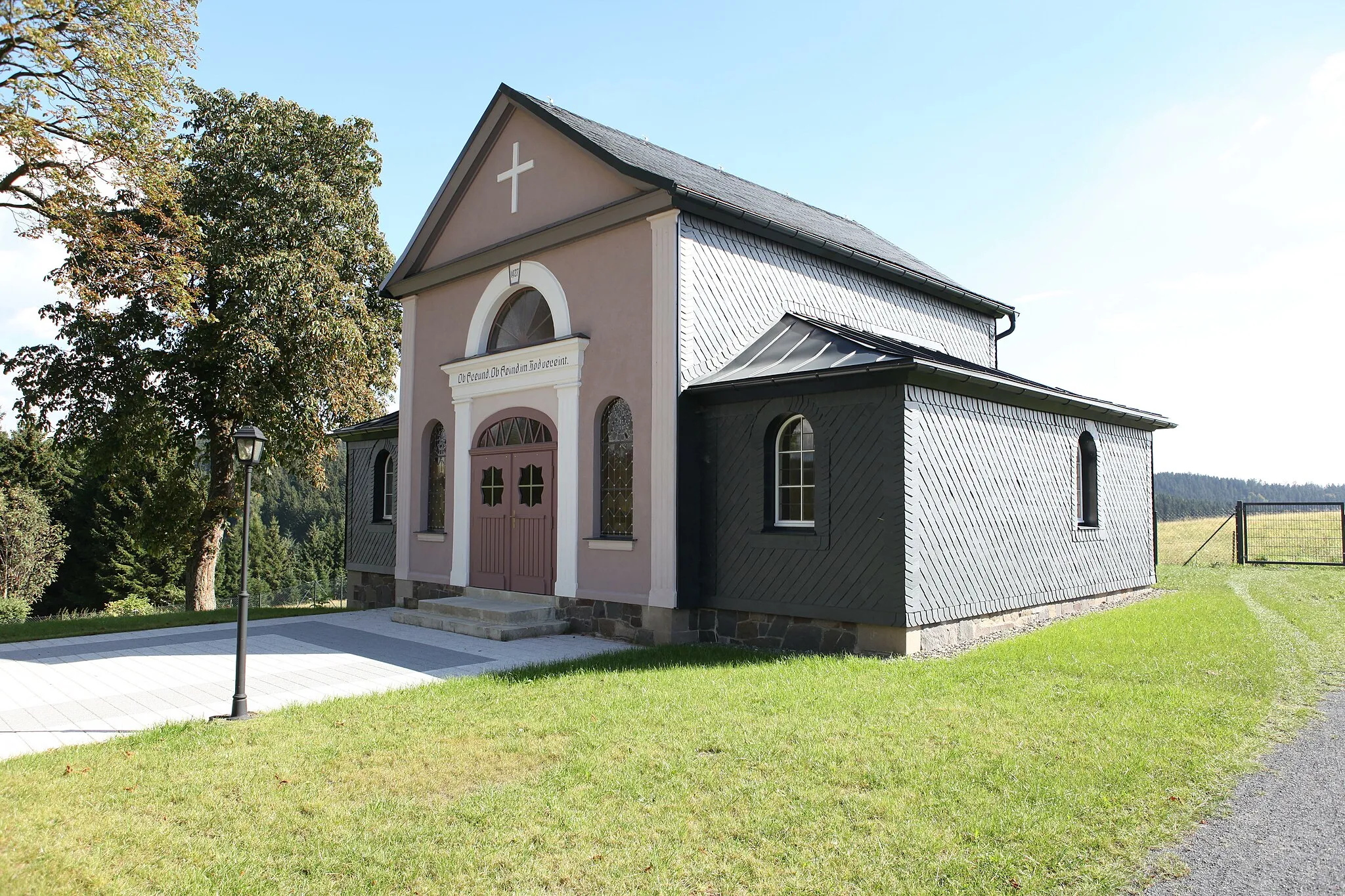 Photo showing: Feierhalle auf Friedhof in Judenbach im Landkreis Sonneberg