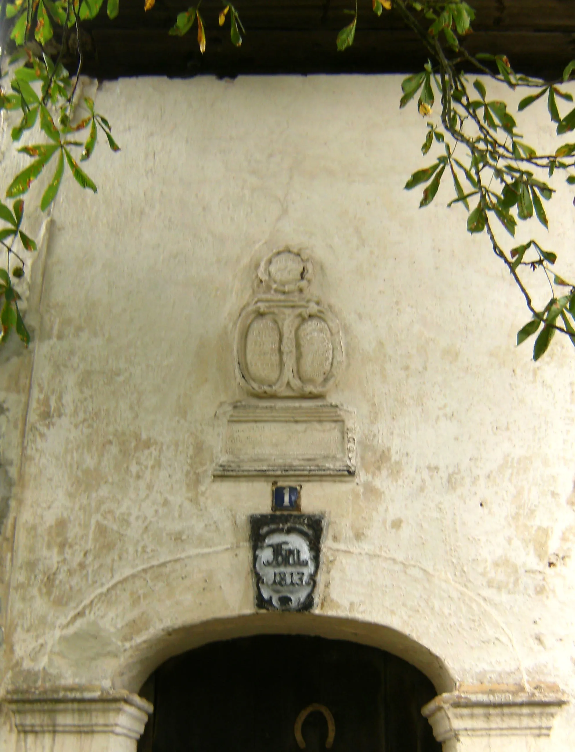 Photo showing: Taubenpreskeln,detail of an olf farmhouse portal.