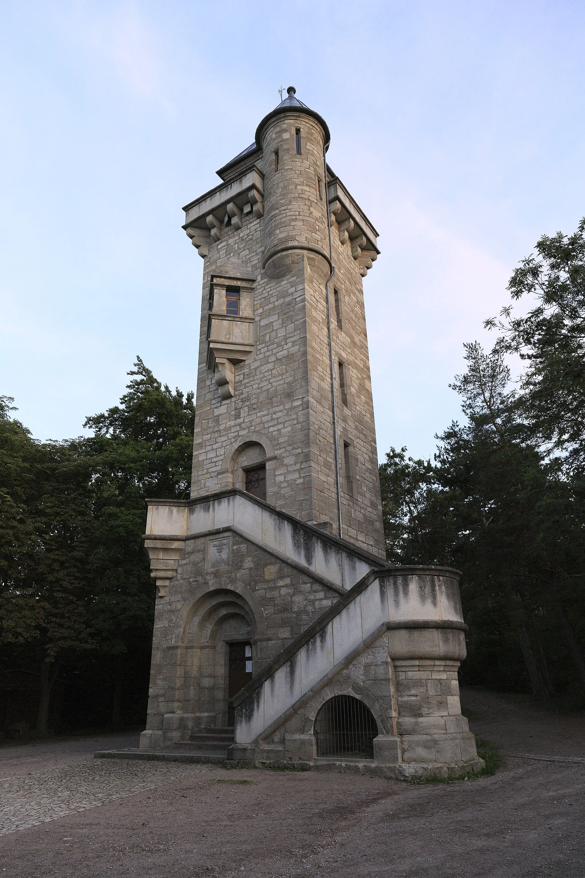 Photo showing: Früher »Kaiser-Wilhelm-Turm«, eigentlich ein Aussichtsturm, aber nach 20.00 verständlicherweise schon geschlossen