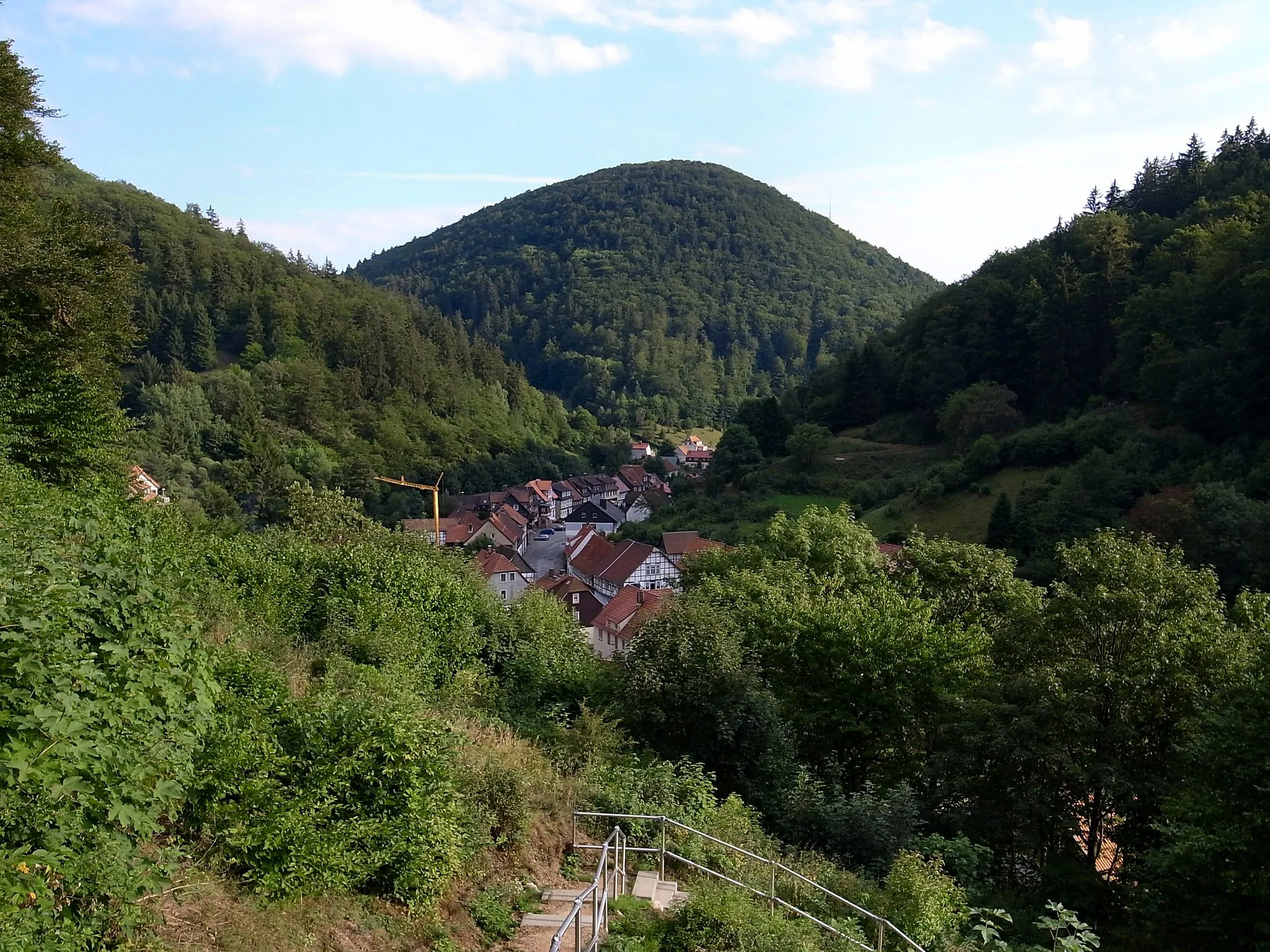 Photo showing: Großer Staufenberg, Aussicht vom Glockenturm in Zorge über den Ort in Richtung Süden.