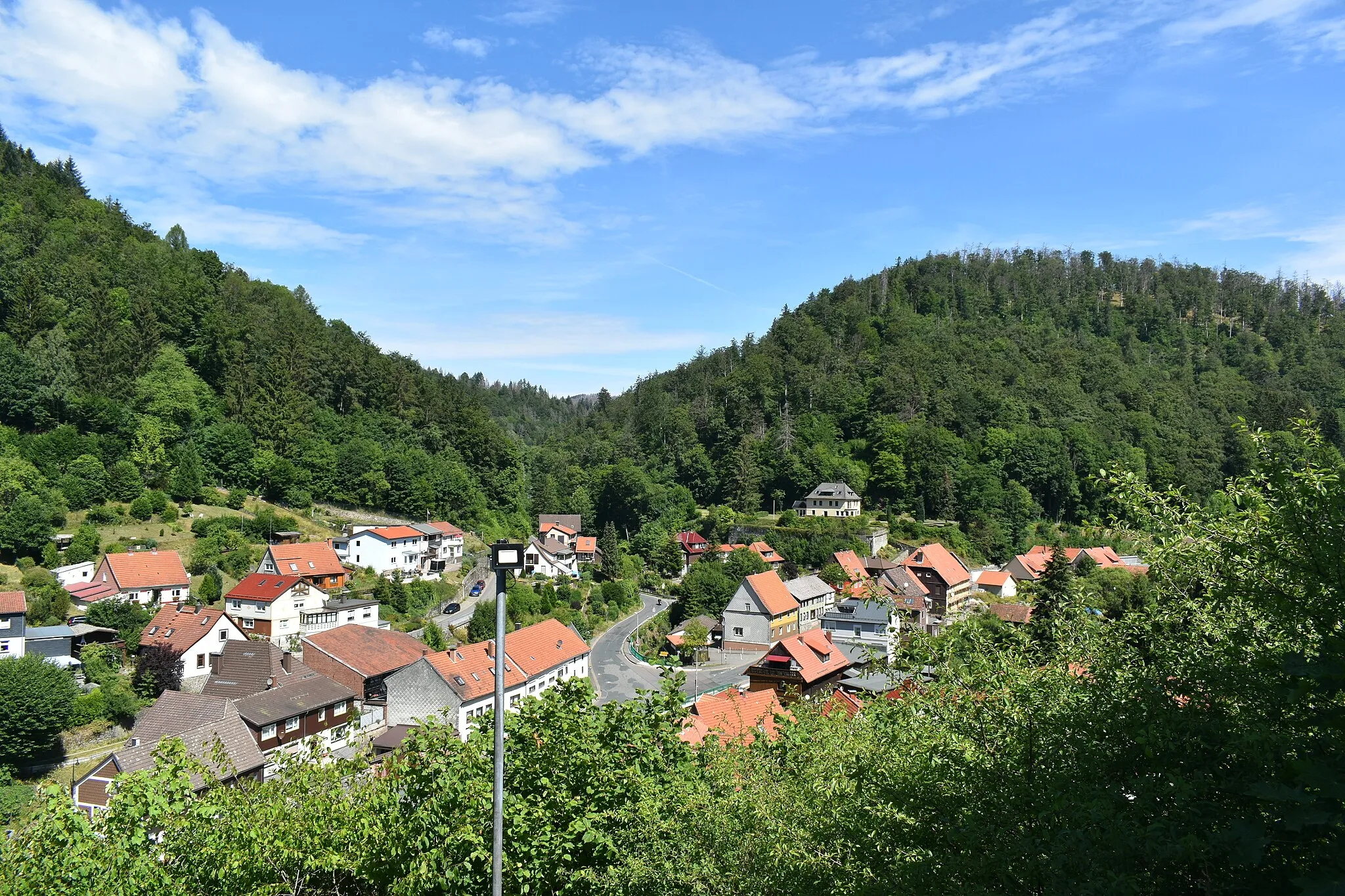 Photo showing: Blick vom Glockenturm zum Reihersberg in Zorge.