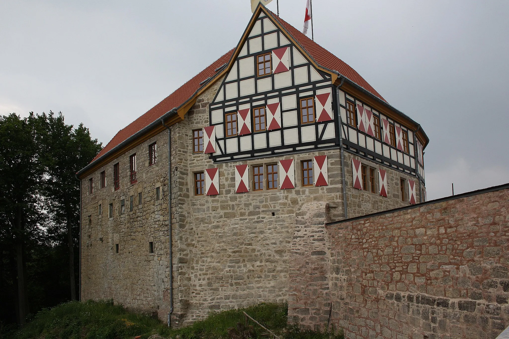 Photo showing: Nordwestseite der Kernburg