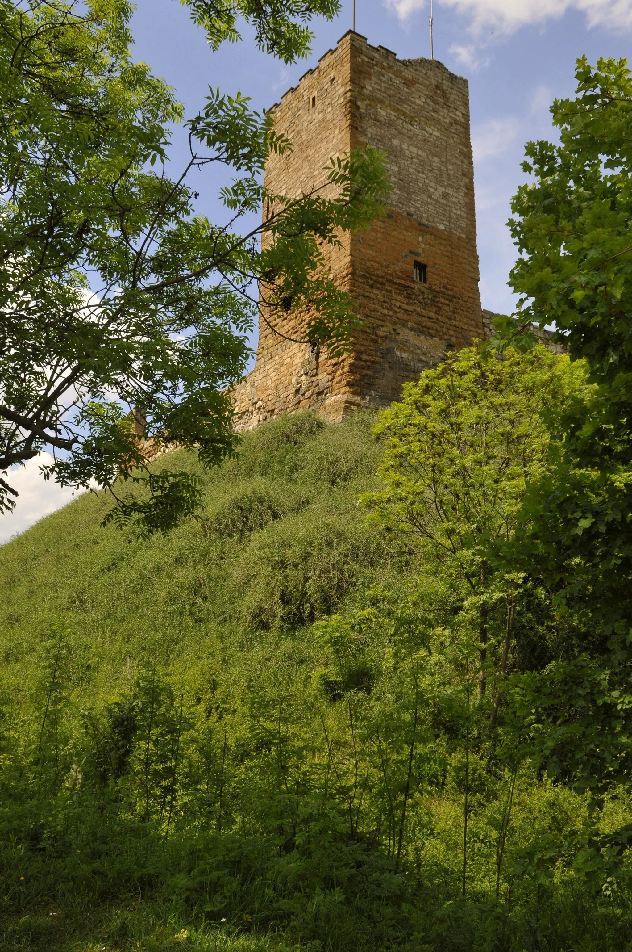 Photo showing: Bergfried der Burg Gleichen von Südwest