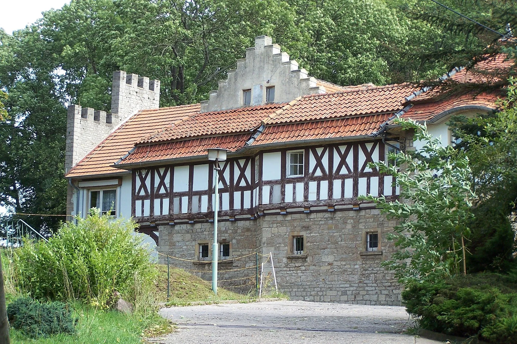 Photo showing: Ansichten und Details zum Schloss in Wenigenlupnitz.