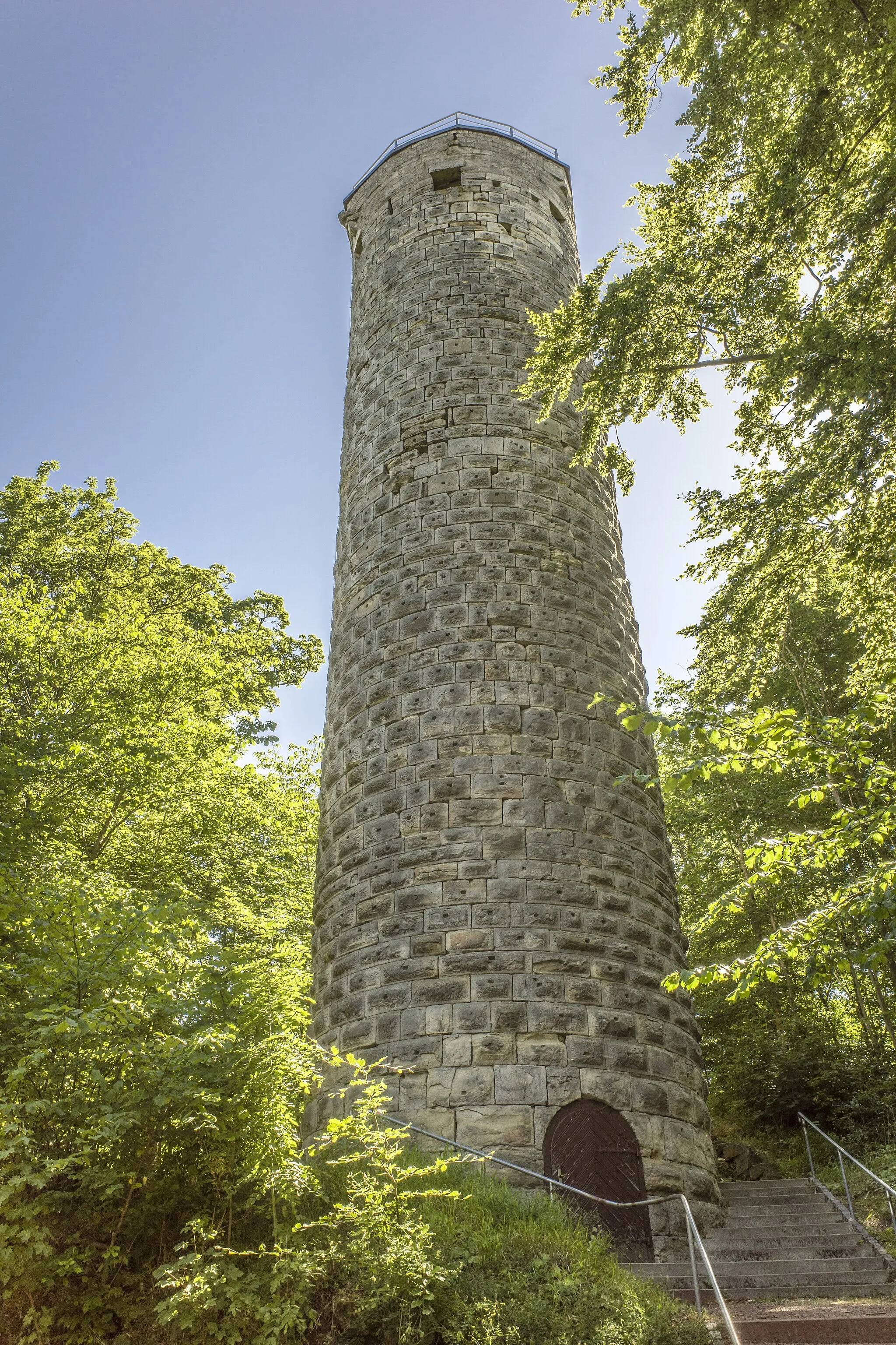 Photo showing: Wallenburgturm auf dem Hühnberg im Landschaftsschutzgebiet "Thüringer Wald"