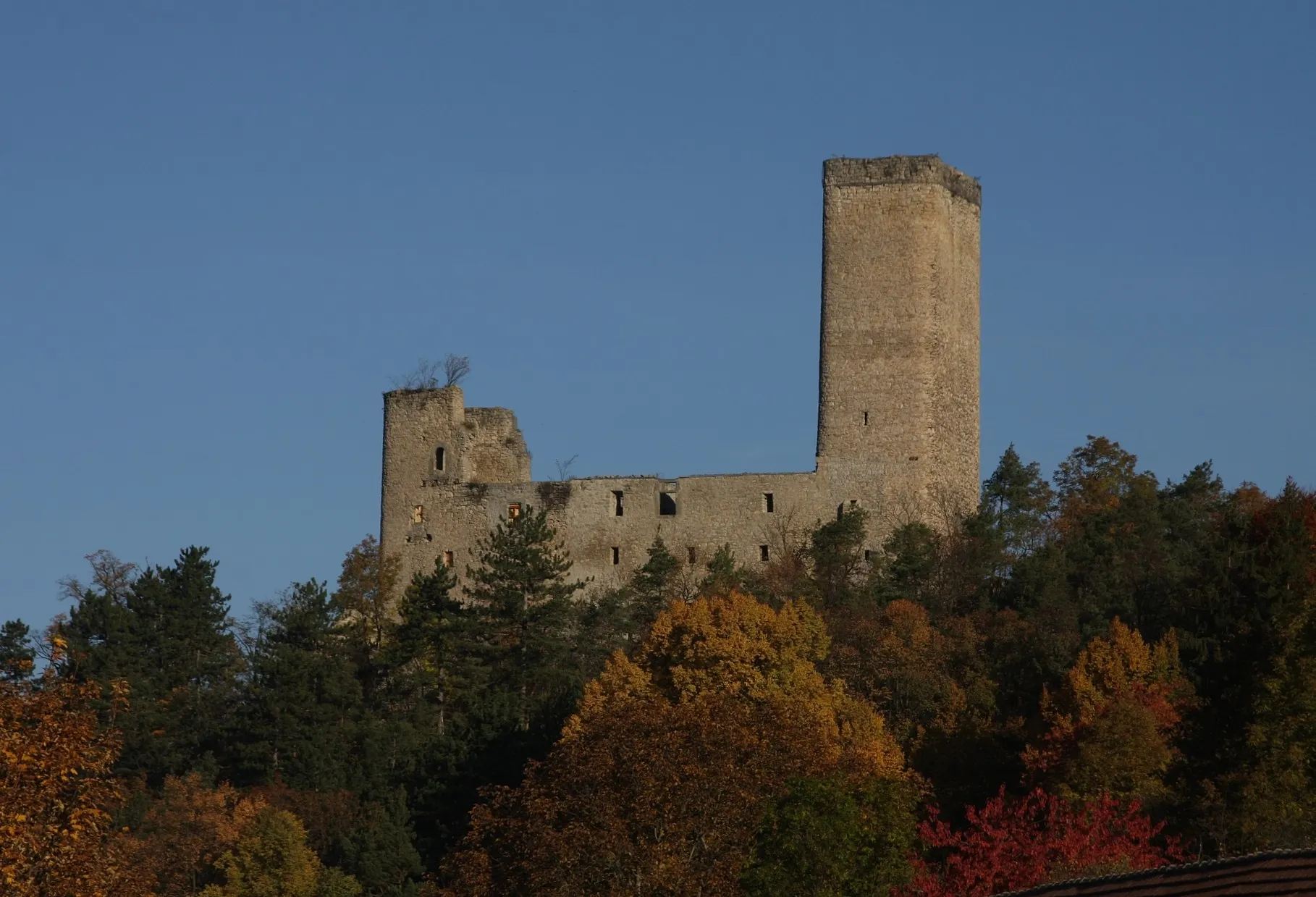 Photo showing: Burg Ehrenstein in Thüringen von Süden aus.