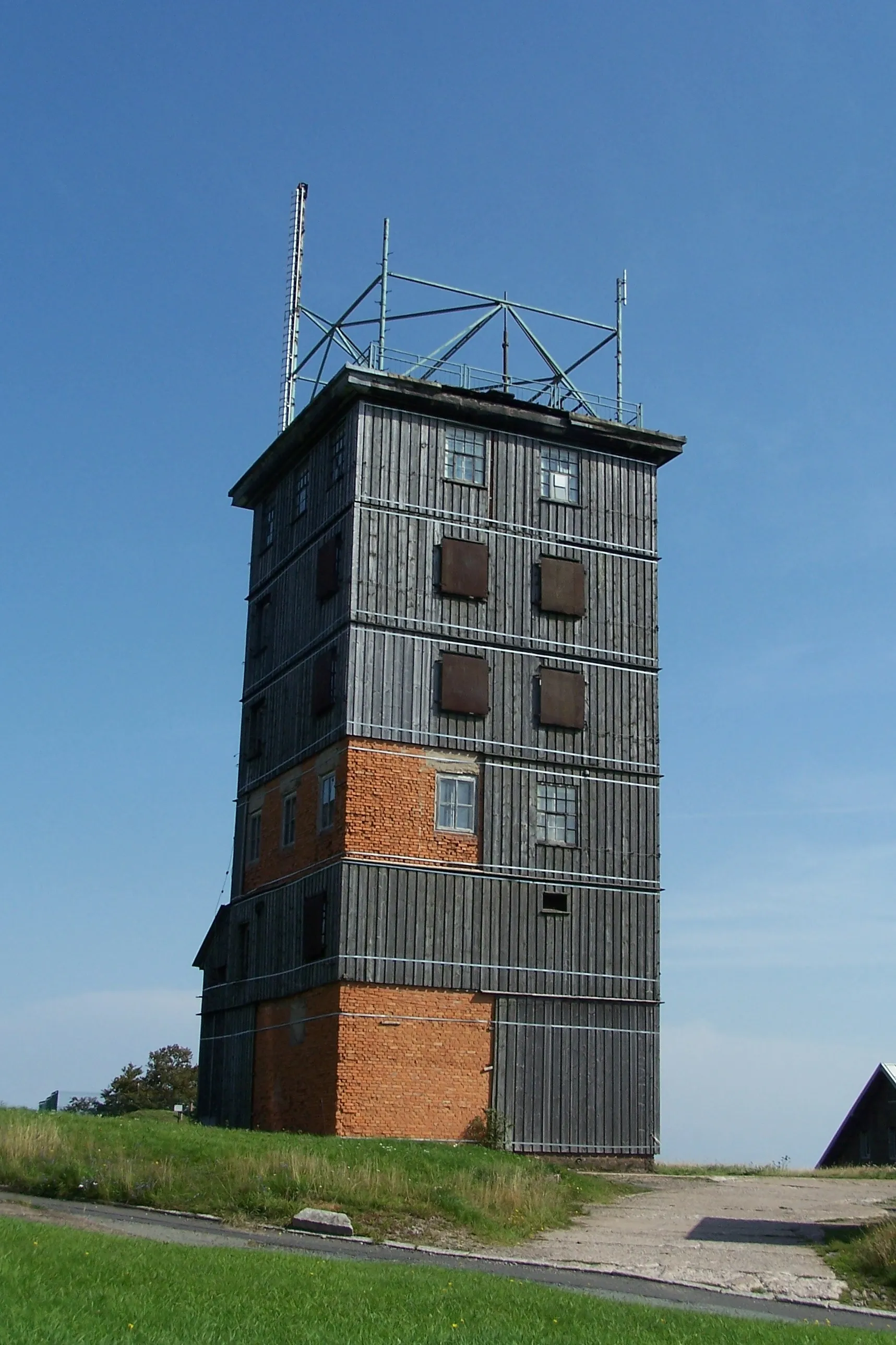 Photo showing: Der alte Turm, ehemaliger Standort der Wetterwarte Großer Inselsberg.